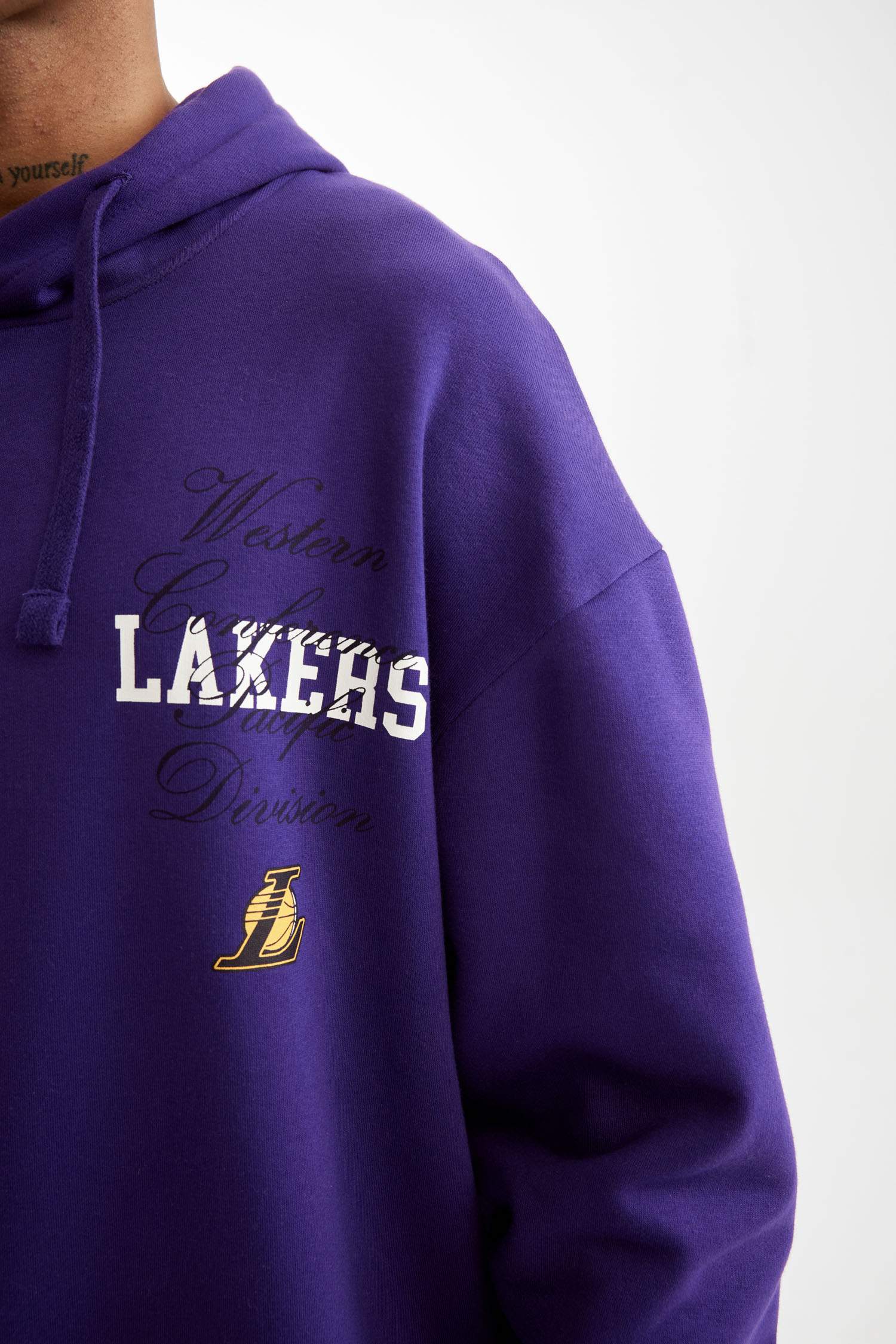 DeFactoFit NBA Los Angeles Lakers Oversize Geniş Kalıp Kapüşonlu Sırt Baskılı Sweatshirt