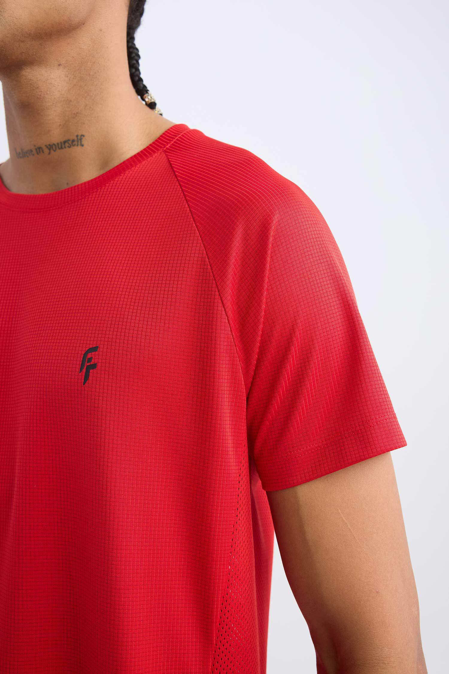 تيشيرت رياضي محبوك قصة عادية من DeFactoFit