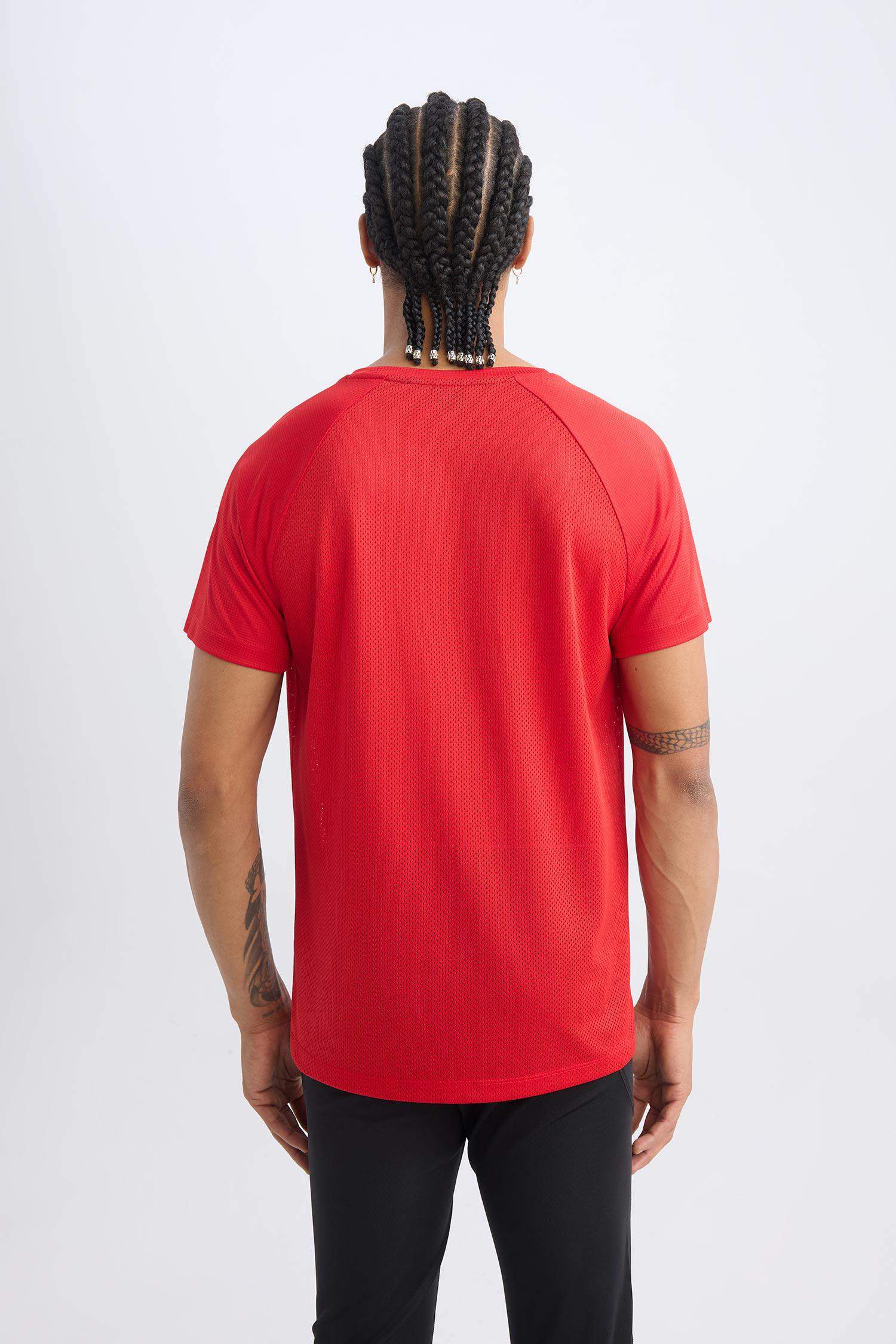 تيشيرت رياضي محبوك قصة عادية من DeFactoFit