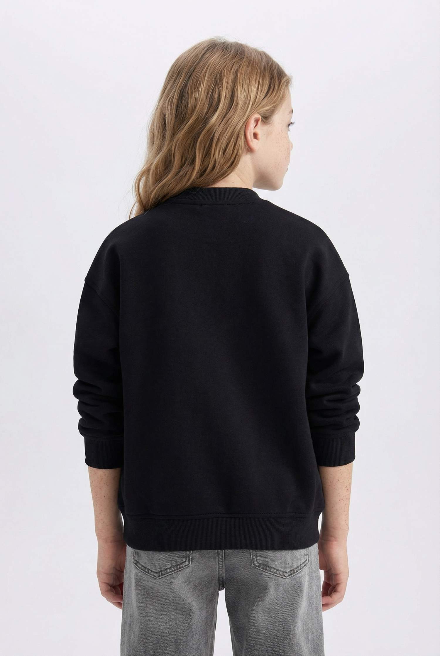 جاكيت بومبر بناتي بيزك اوفر سايز برقبة مستديرة ببطانة ناعمة