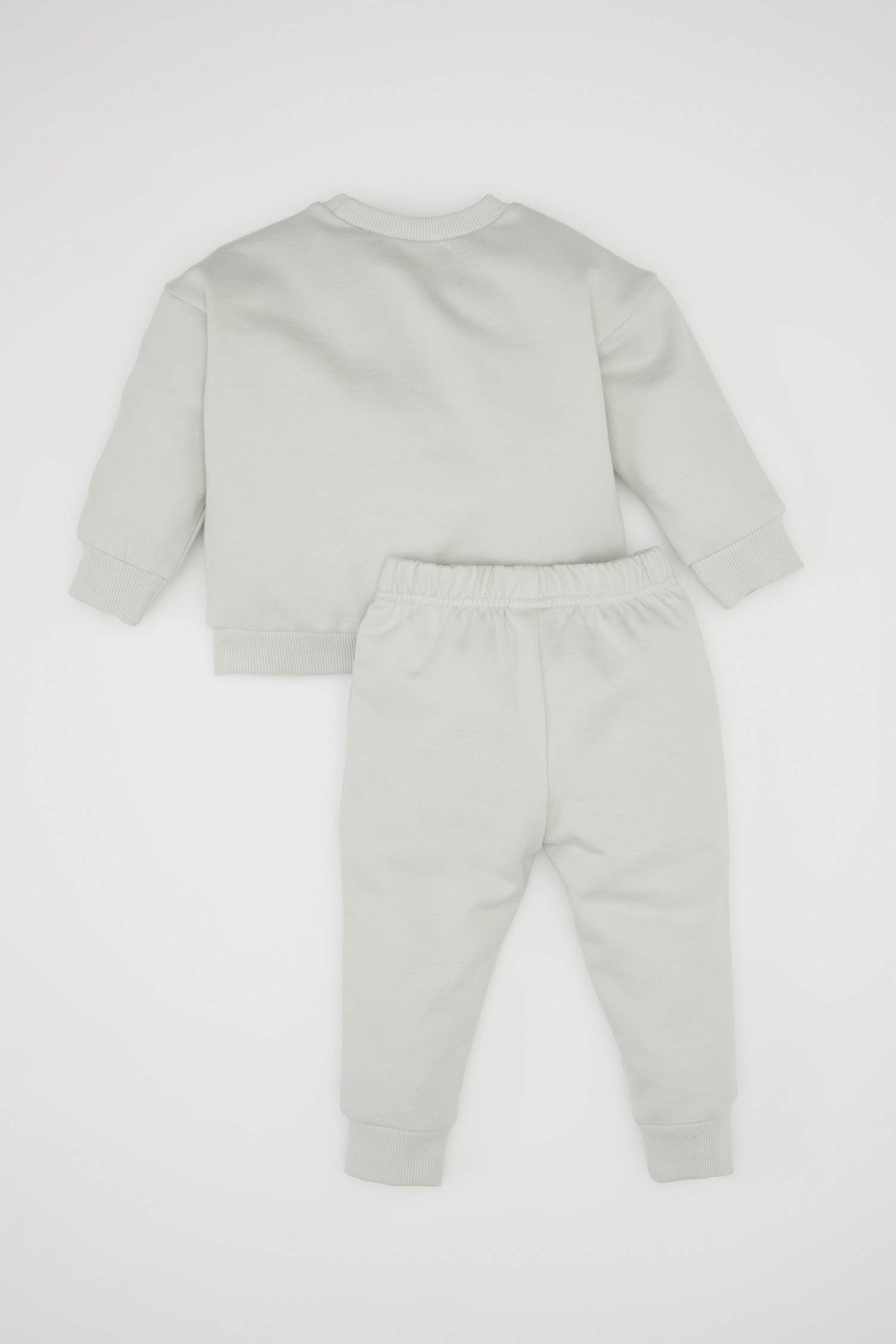 سيت ولادي بطبعة شعار قماش رقيق - قطعتين