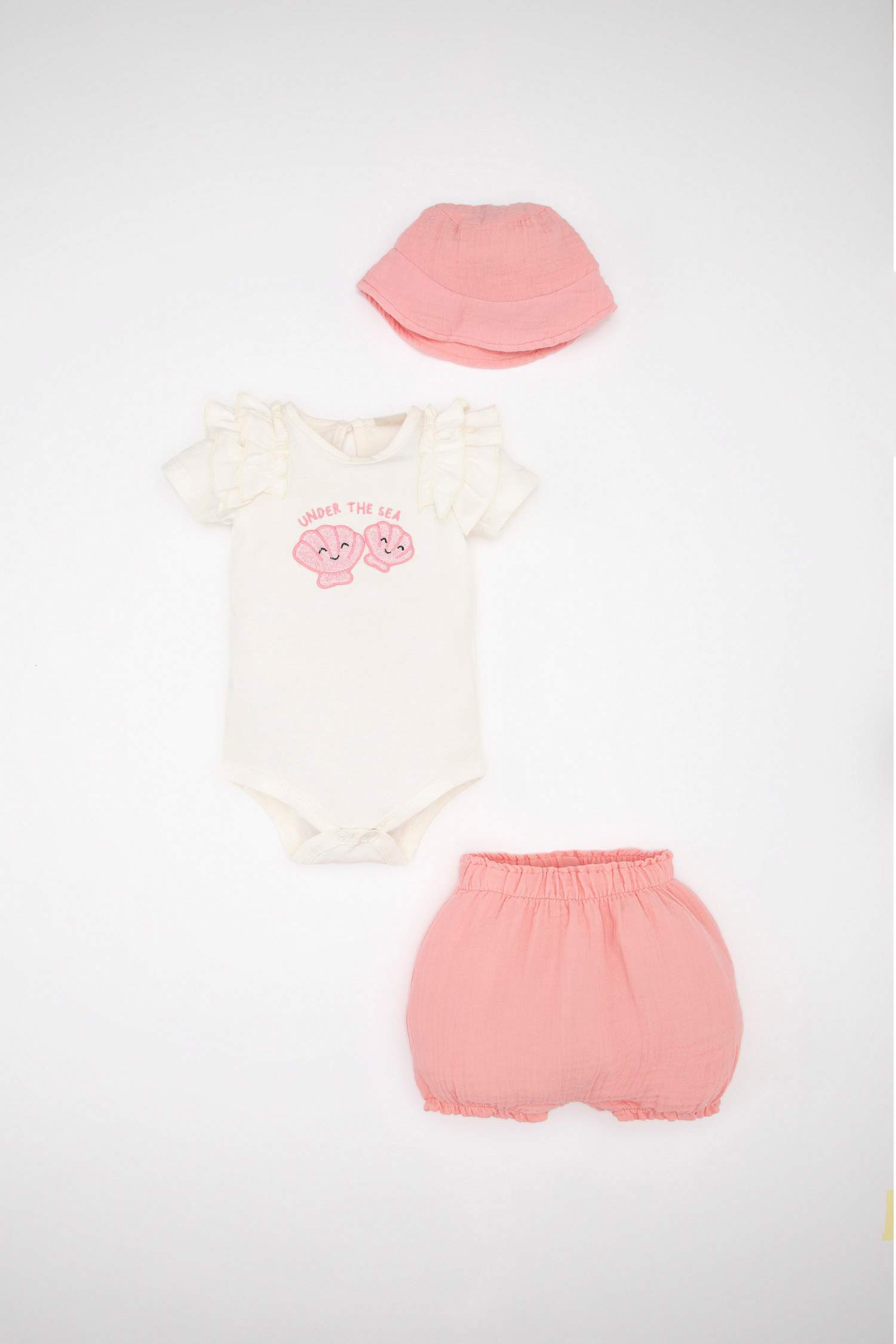 Kız Bebek 3'lü Takım Baskılı Müslin Kumaş Kısa Kollu Çıtçıtlı Body Şort Şapka