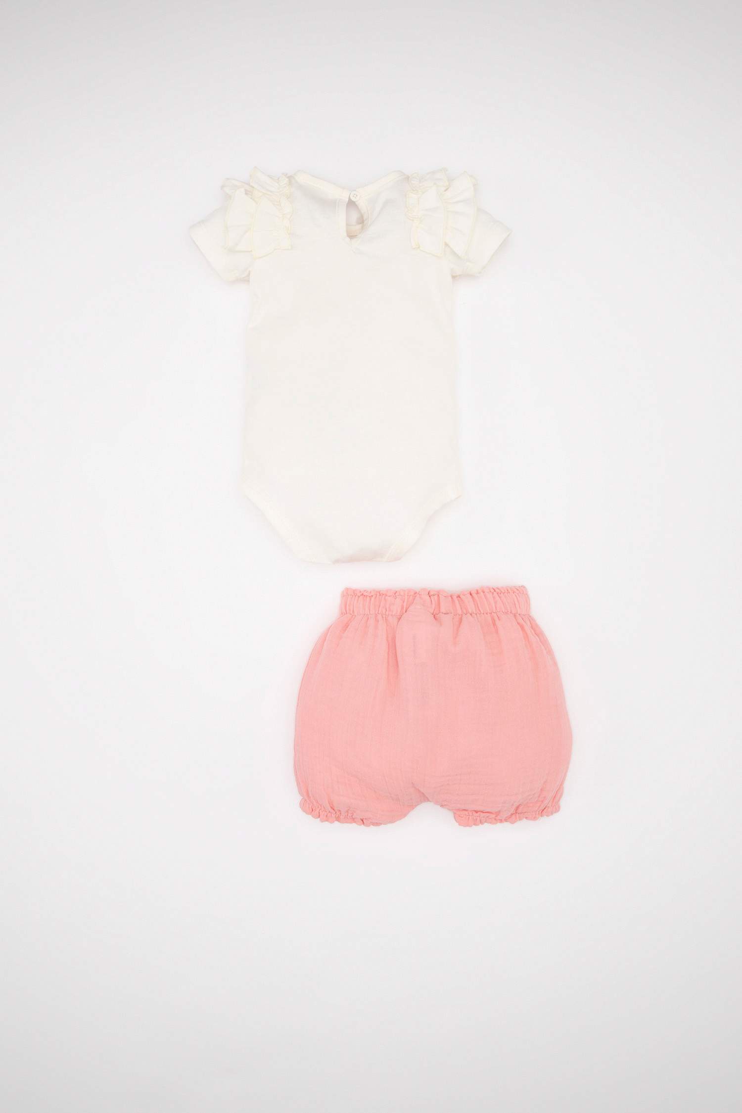 Kız Bebek 3'lü Takım Baskılı Müslin Kumaş Kısa Kollu Çıtçıtlı Body Şort Şapka