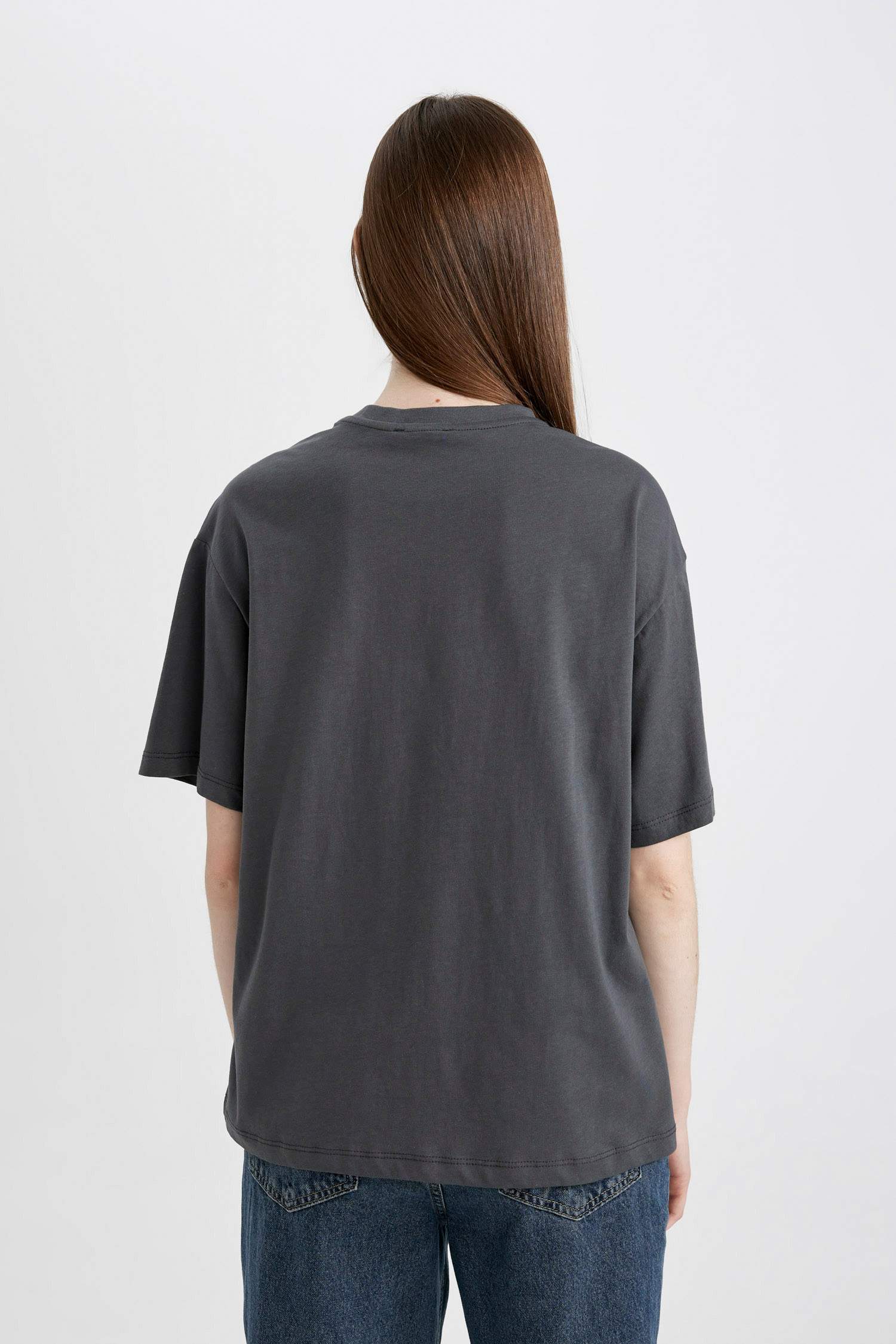 تيشيرت نص كم قصة فضفاضة برقبة مستديرة