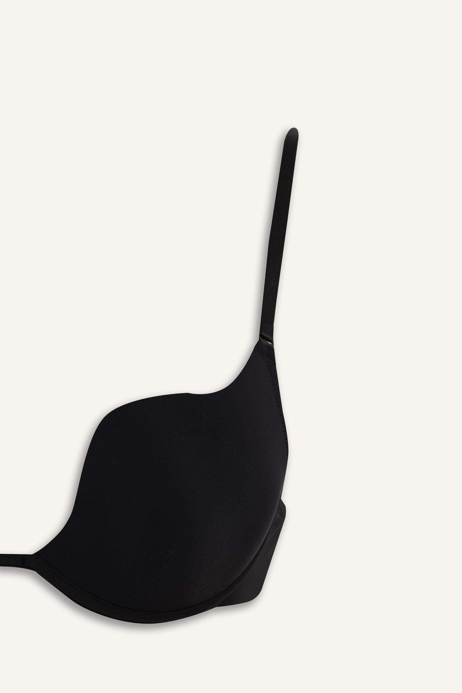 حمالة صدر برا بوش اب من Fall in Love