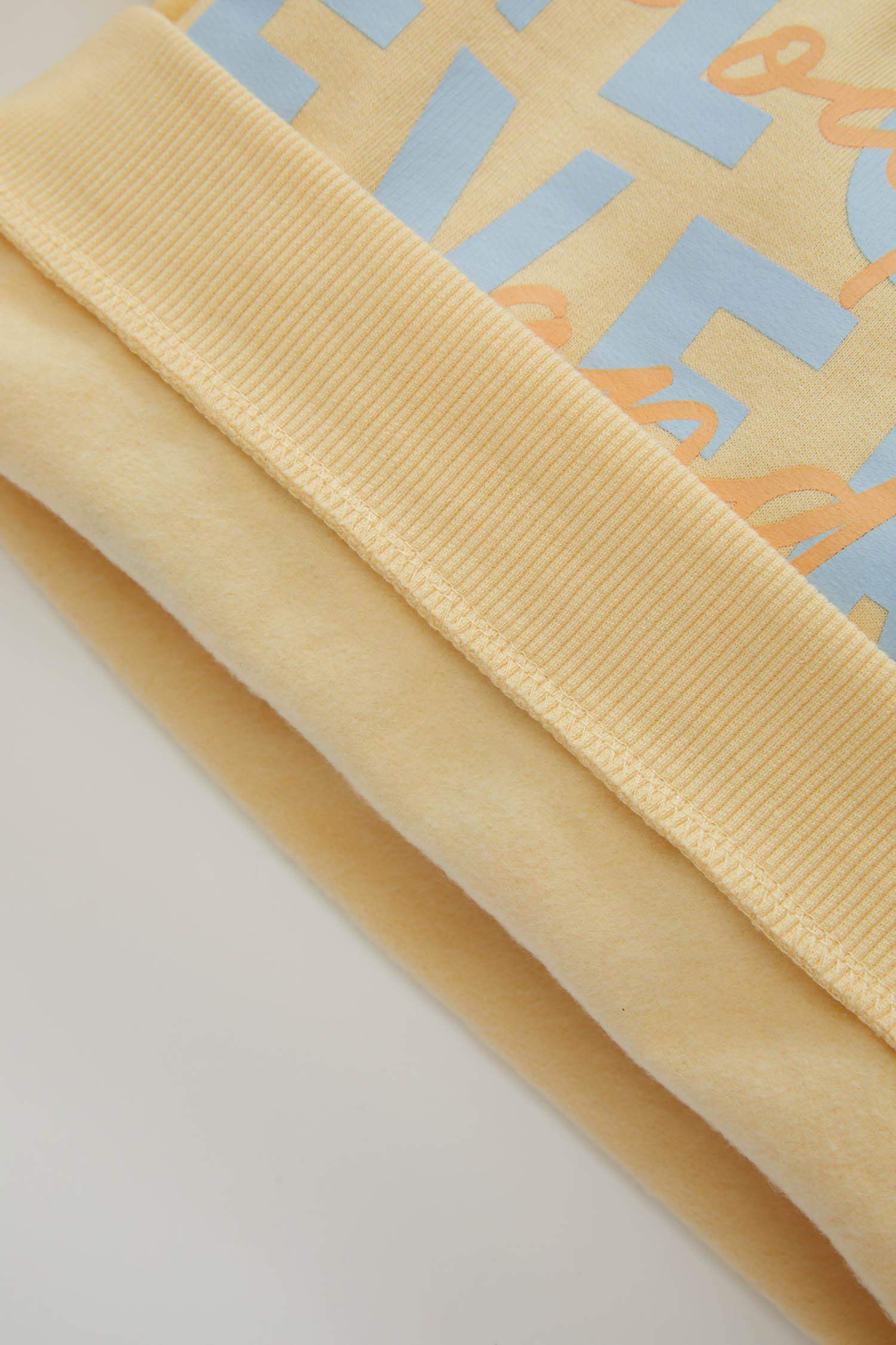 طقم بيبي بناتي بطبعة شعار خفيف قصة عادية - قطعتين