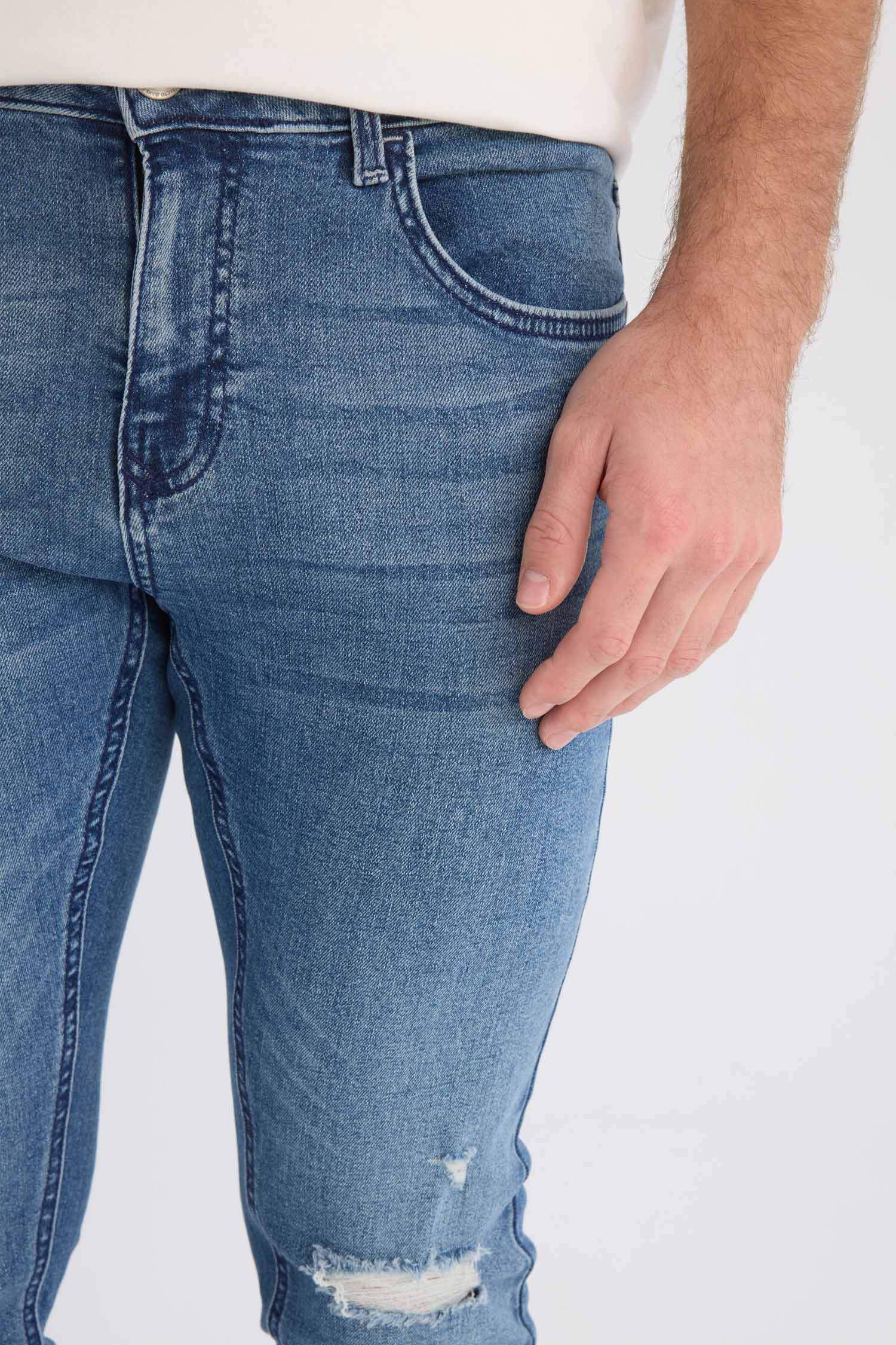 سروال جينز جينز سوبر سكيني فيت برجل ضيق ممزق