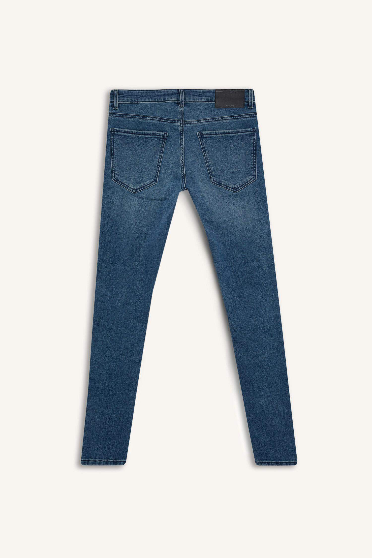 سروال جينز جينز سوبر سكيني فيت برجل ضيق ممزق