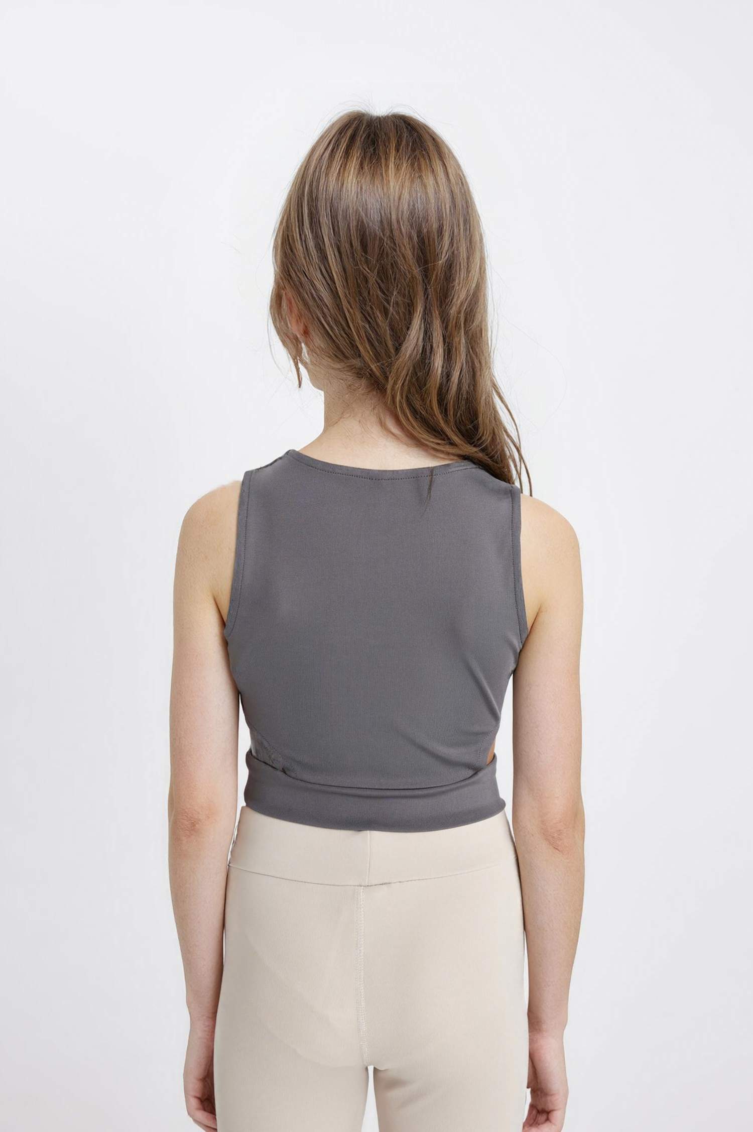 كروب توب بناتي رياضي بدون ردن بياخة مستديرة