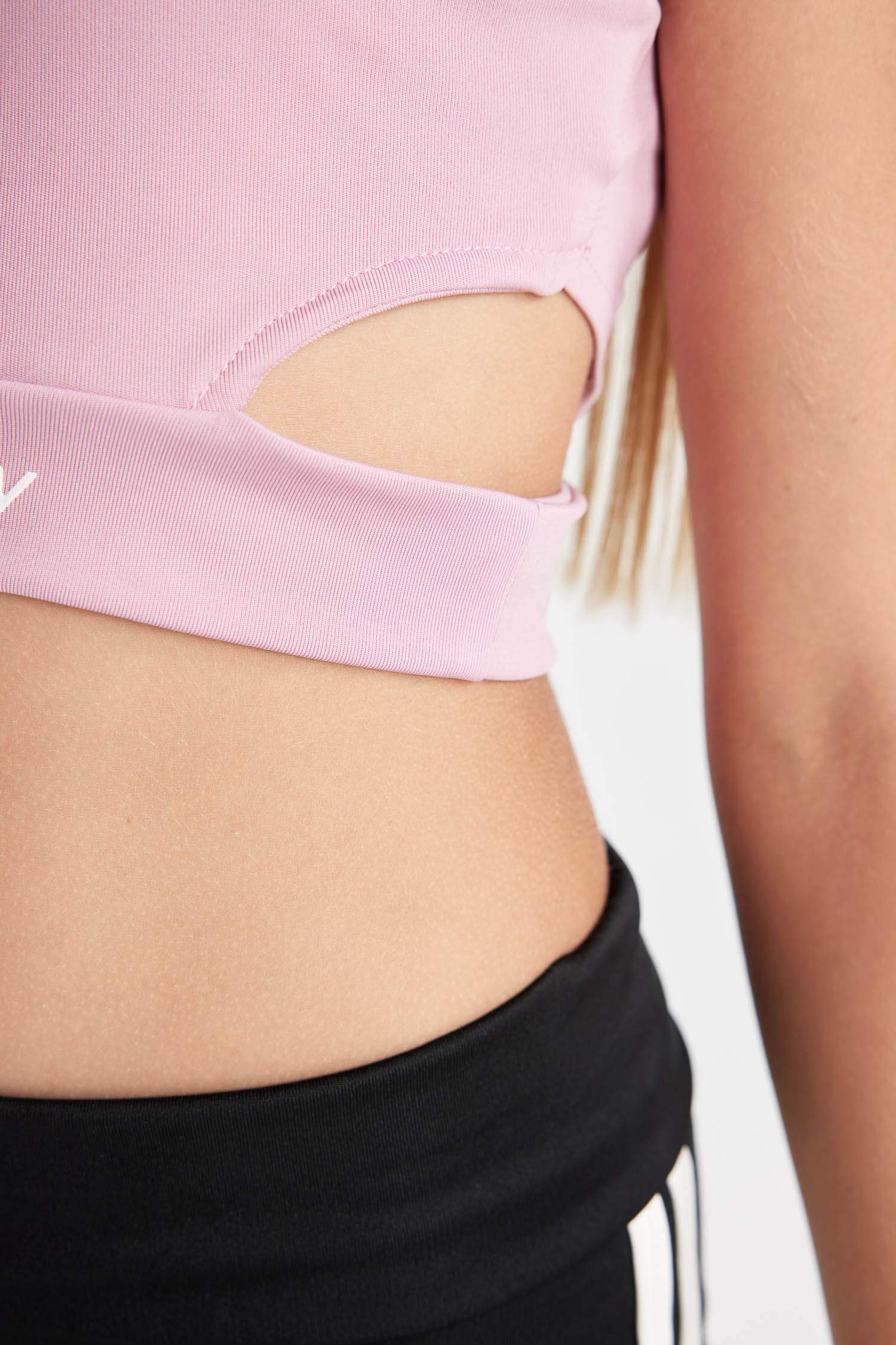 Girl Crew Neck Sports Printed Crop Top