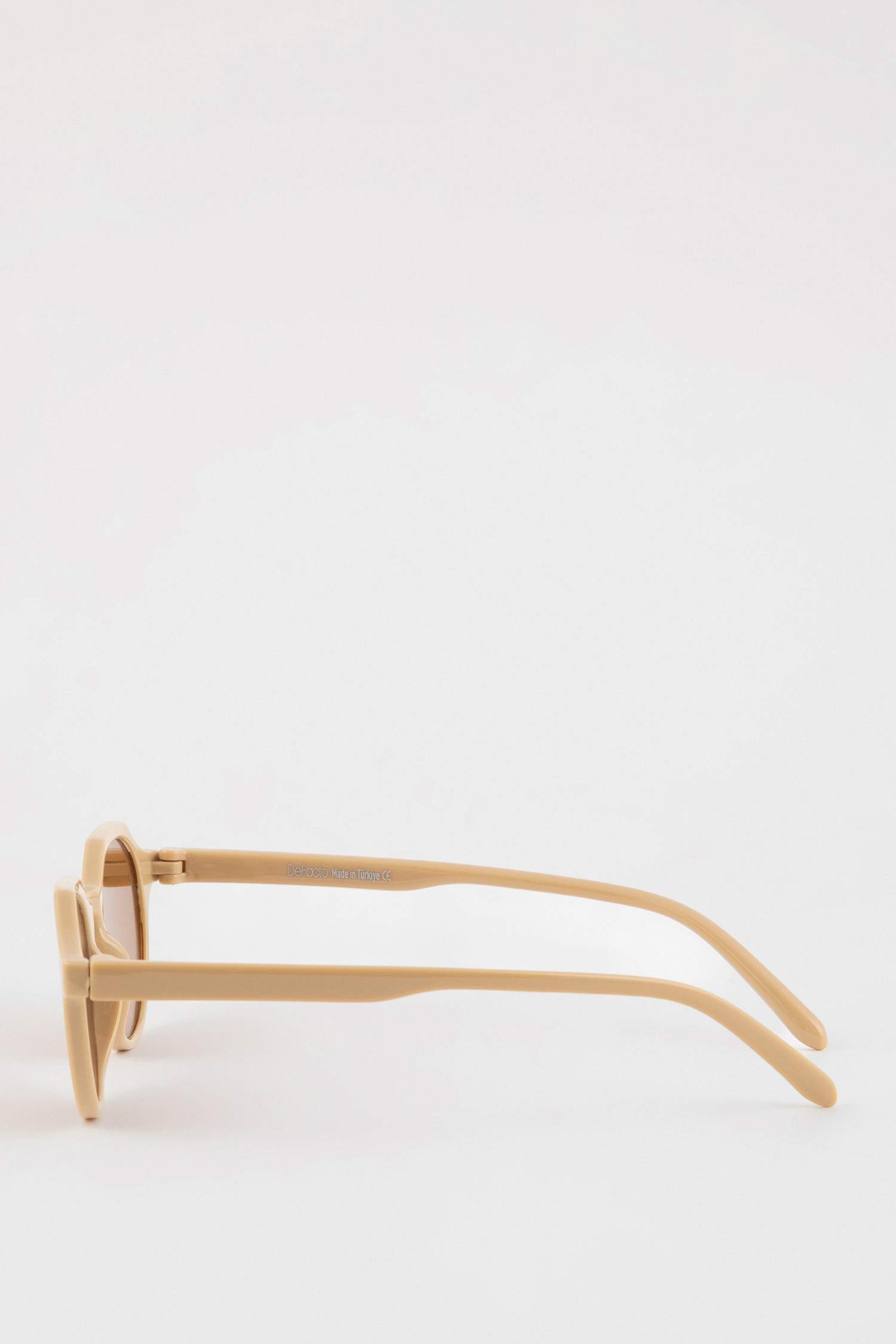 Man Round Sunglasses