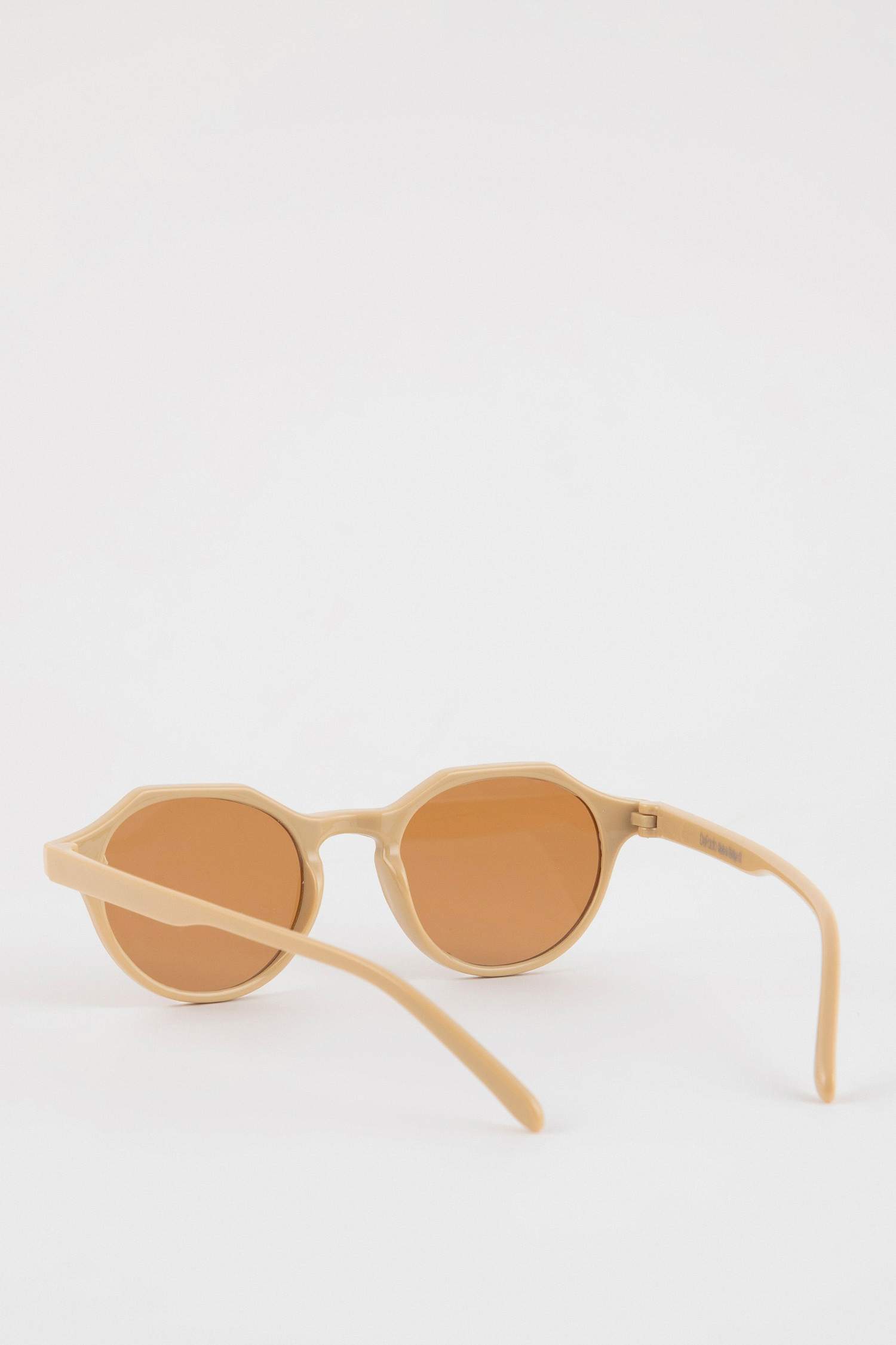 Man Round Sunglasses