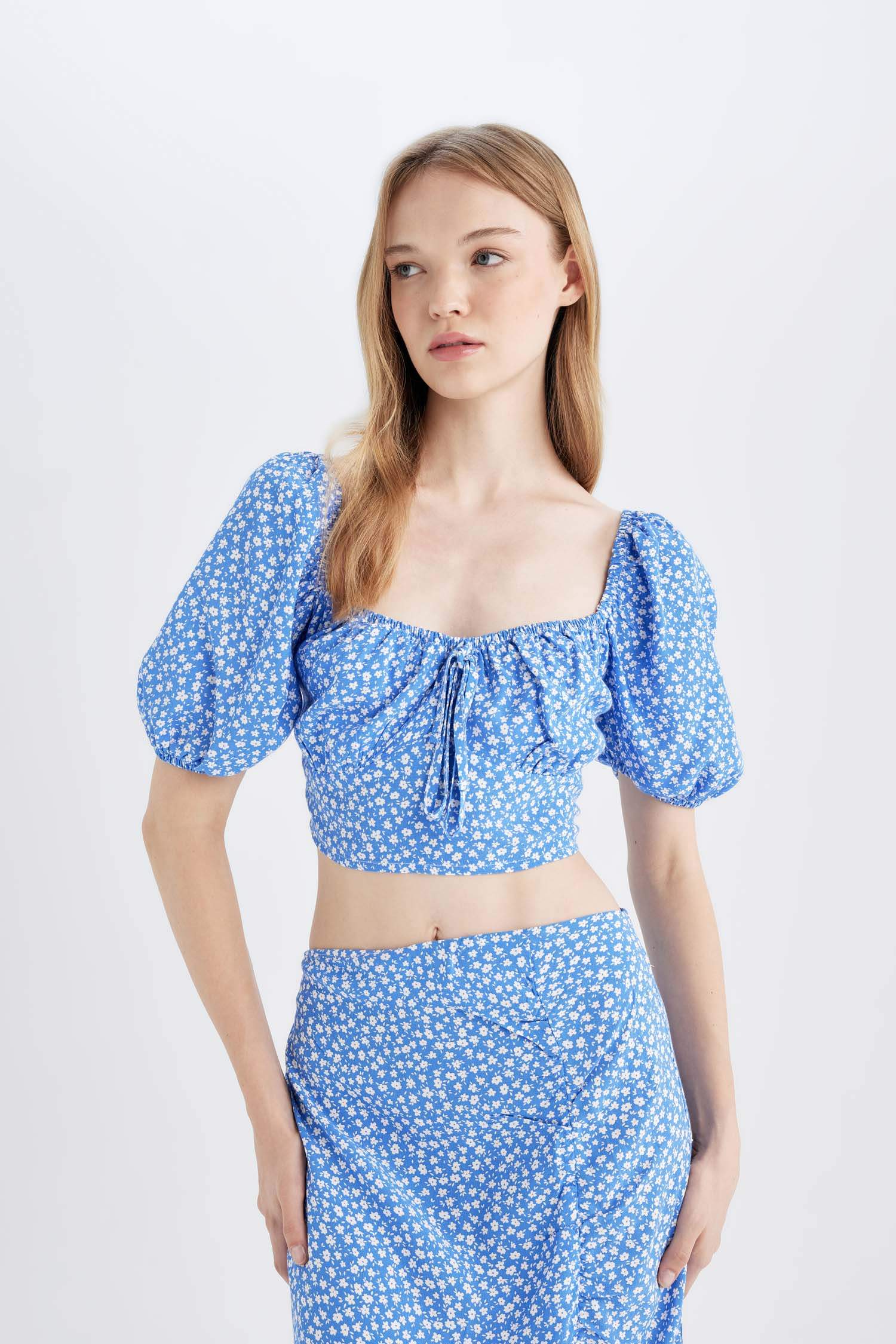 ұзын бұлшықет пішімі басып шығарылған дөңгелек жаға Қысқа жеңді Блуза