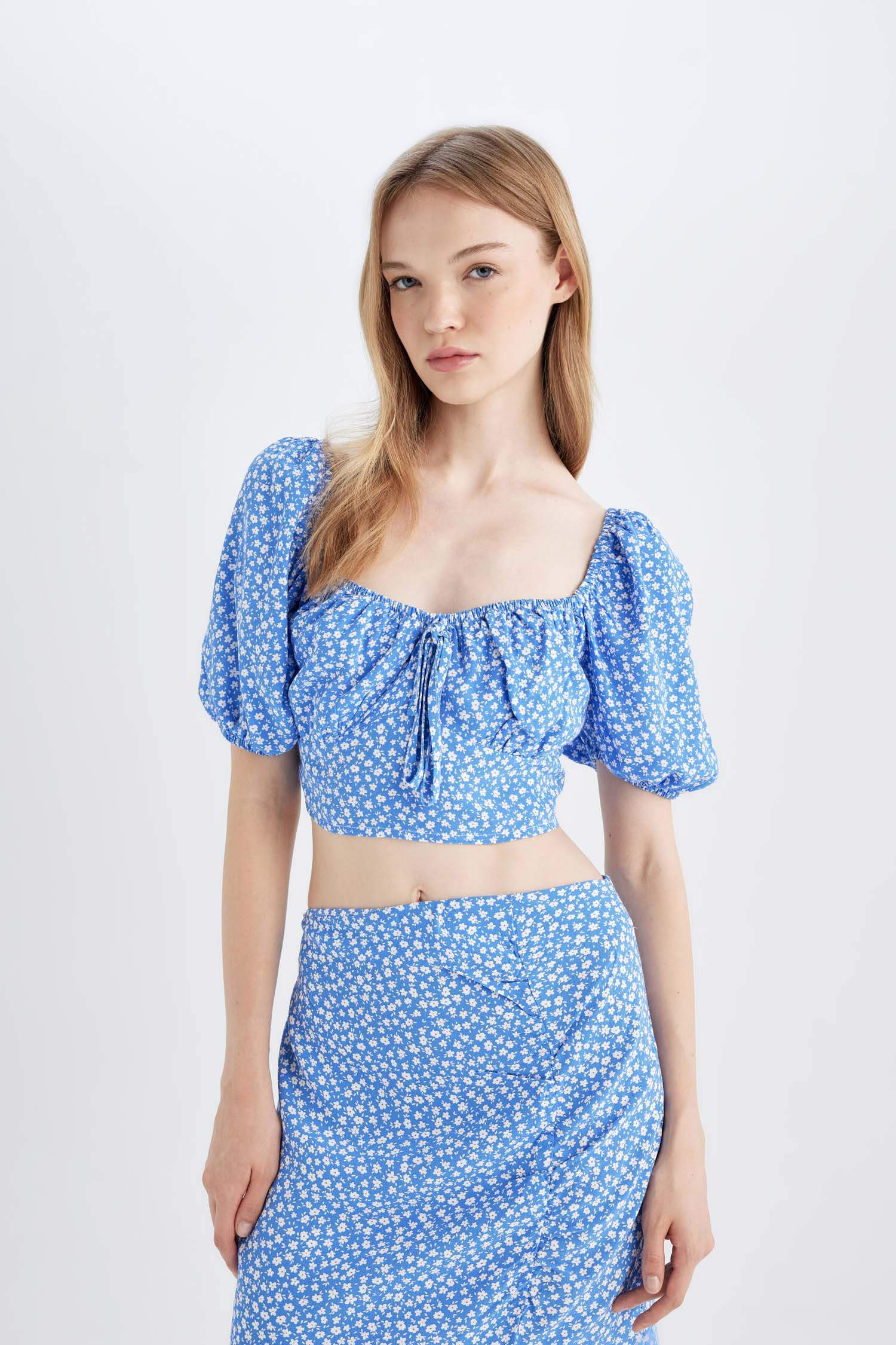 ұзын бұлшықет пішімі басып шығарылған дөңгелек жаға Қысқа жеңді Блуза