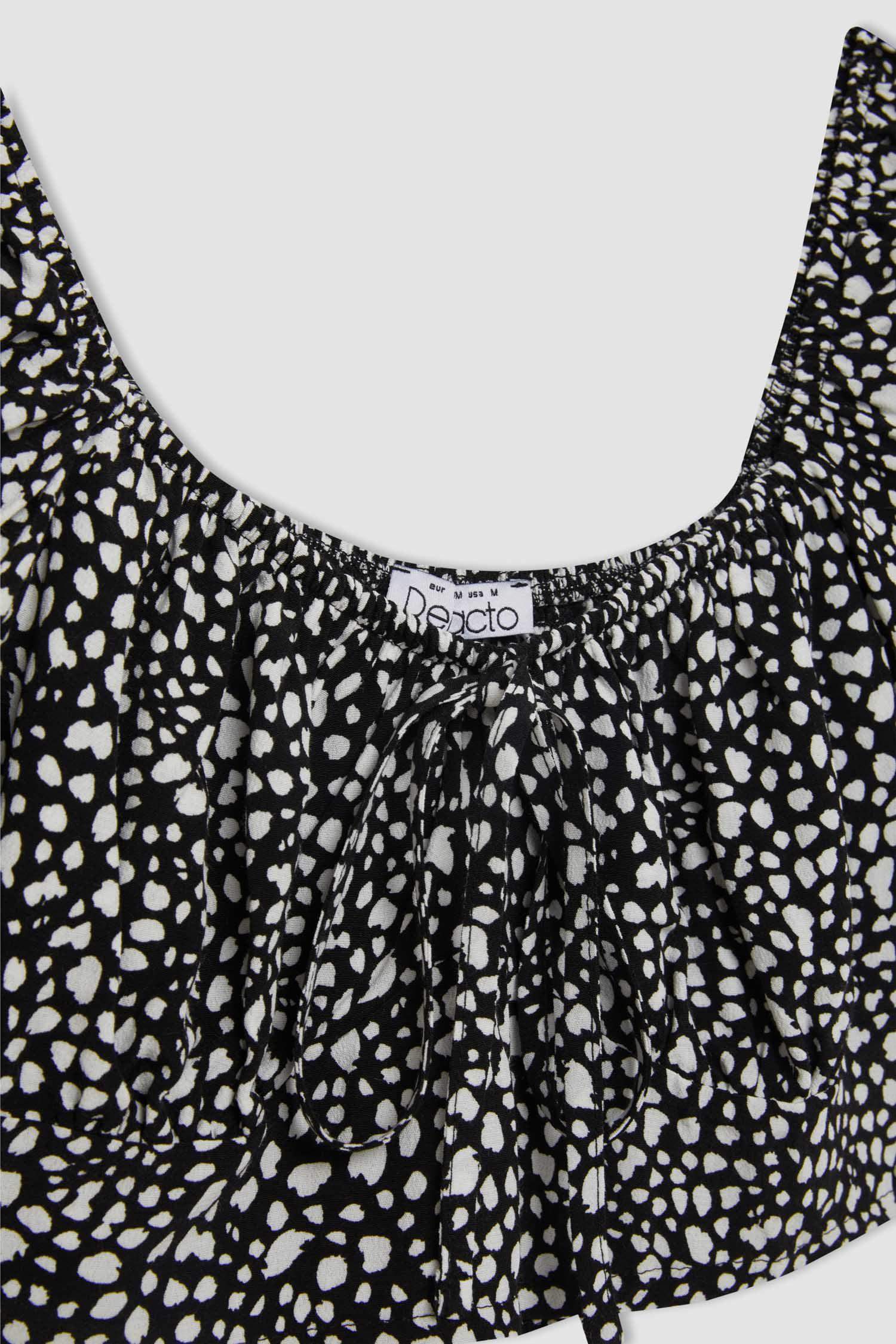 Slim Fit Round Collar Printed Short Sleeve Blouse