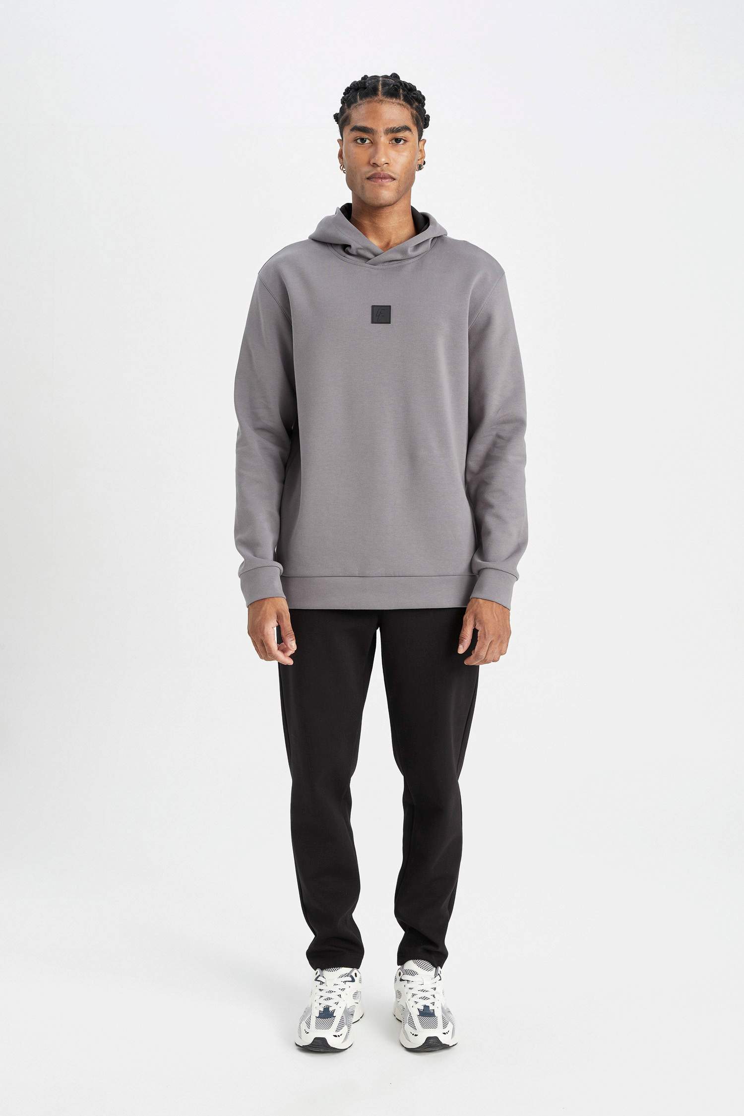 سويت شيرت رياضي قصة عادية ردن طويل من DeFactoFit