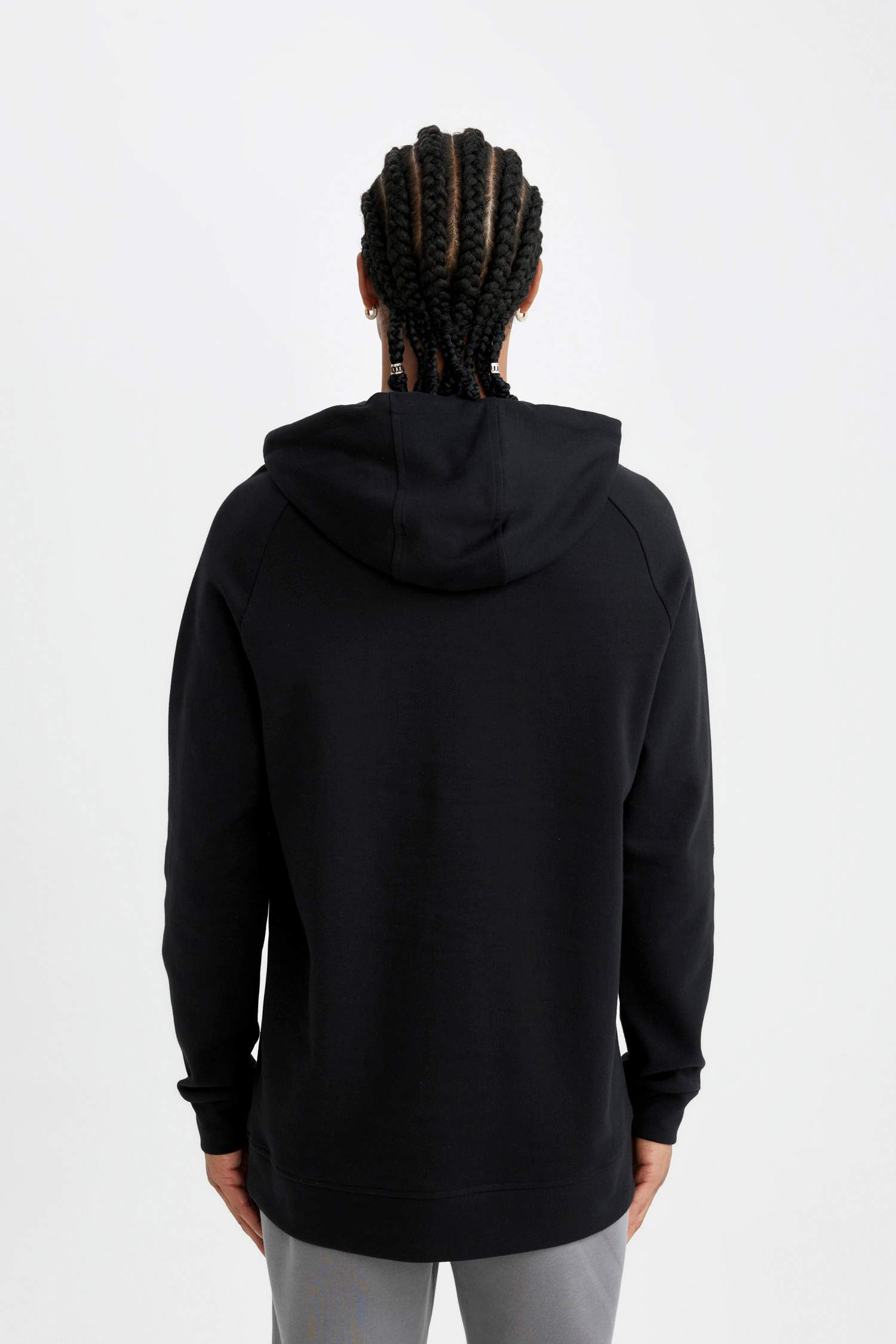 سويت شيرت رياضي قصة عادية ردن طويل من DeFactoFit