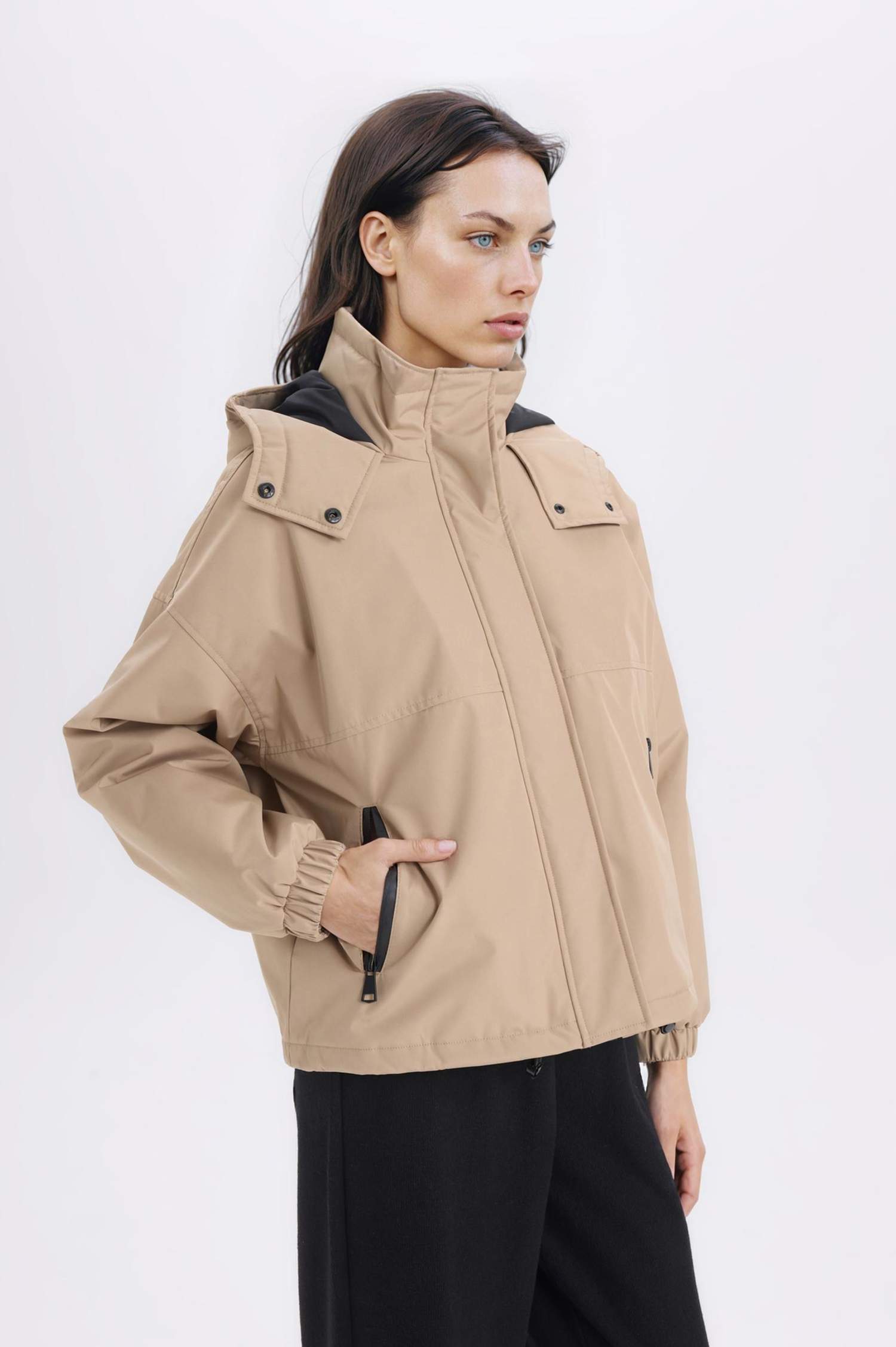 Su Geçirmez Kapüşonlu Fermuarlı Çıtçıtlı Cepli Mevsimlik Mont