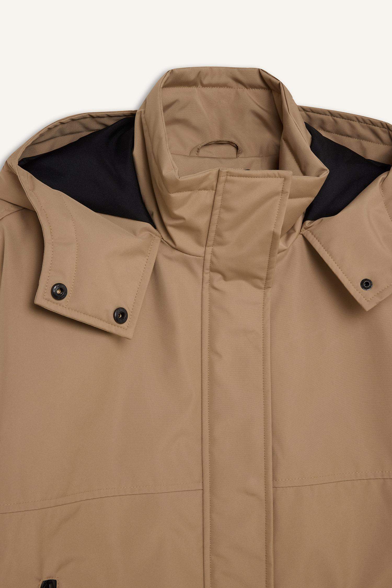 Su Geçirmez Kapüşonlu Fermuarlı Çıtçıtlı Cepli Mevsimlik Mont