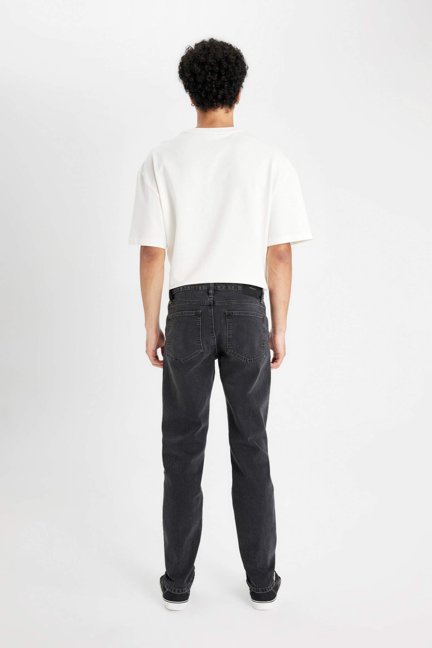 Jean slim taille normale à jambes fuselées