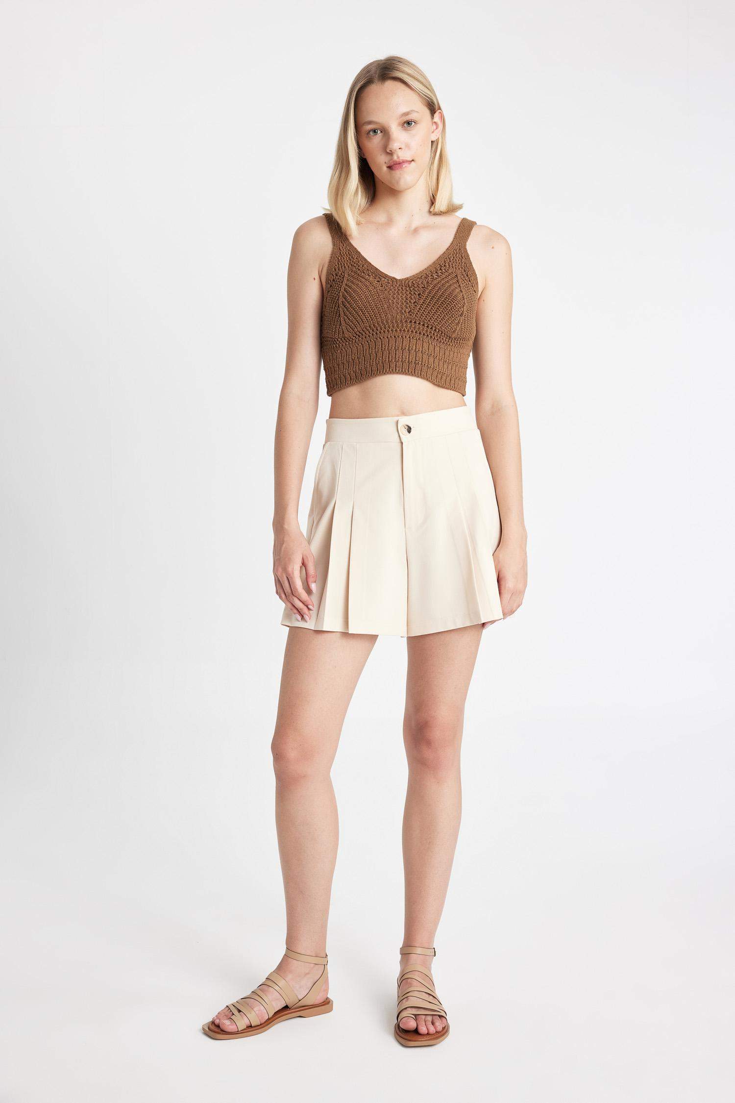 شورت قصير قصة عادية بخصر عالي