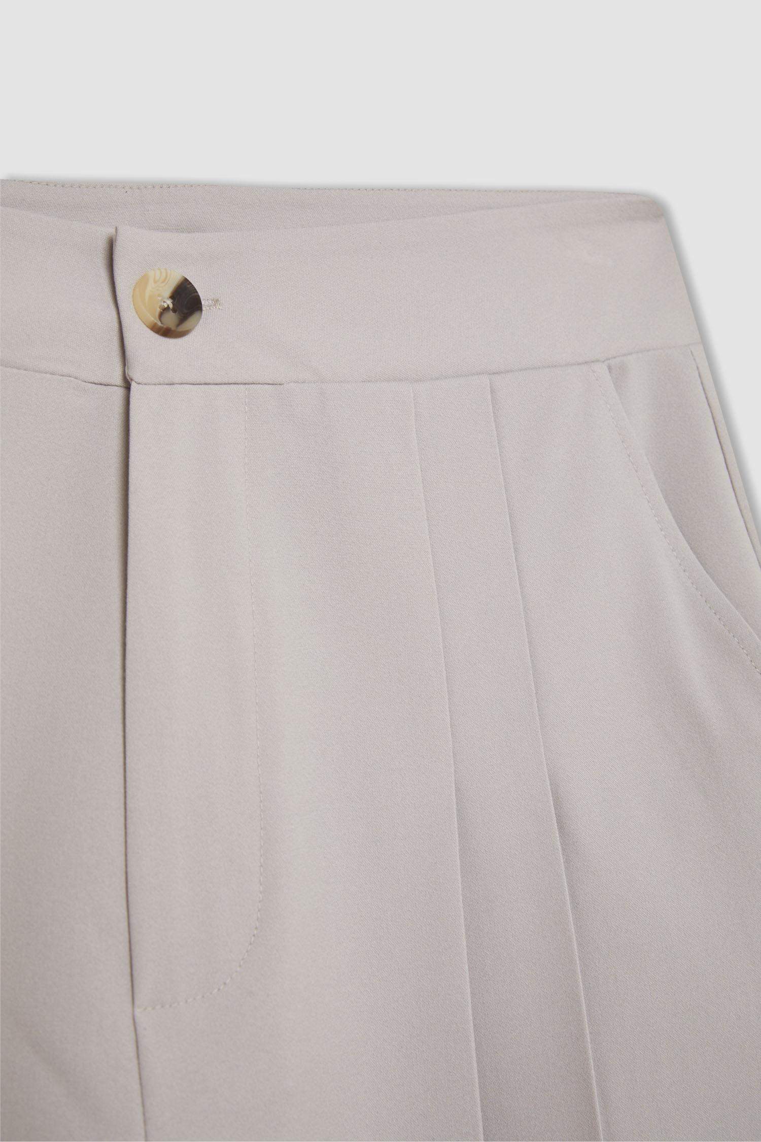 Regular Fit High Waist Short Leg Shorts