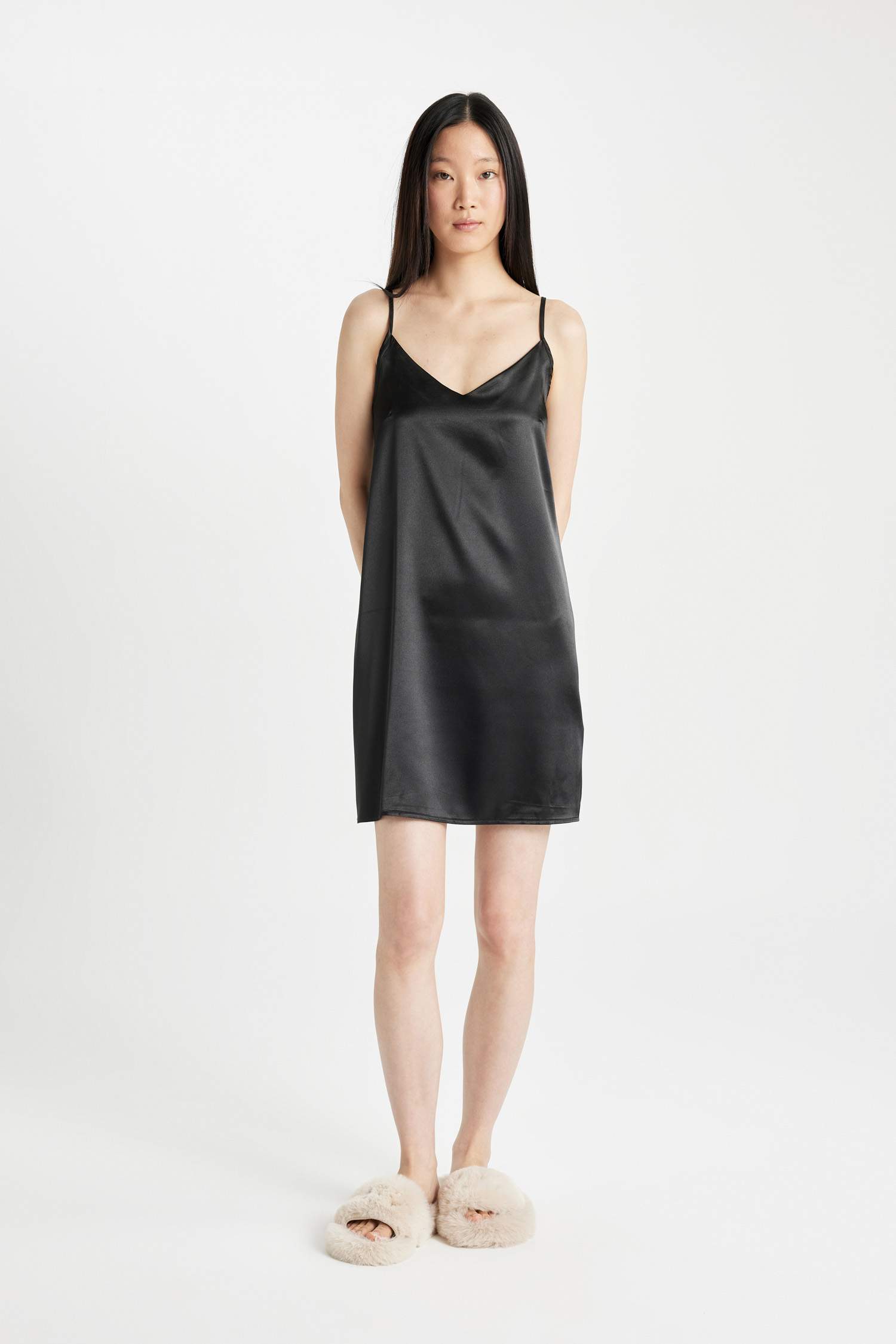 Regular Fit V Yaka Saten Askılı Gecelik-Fall in Love