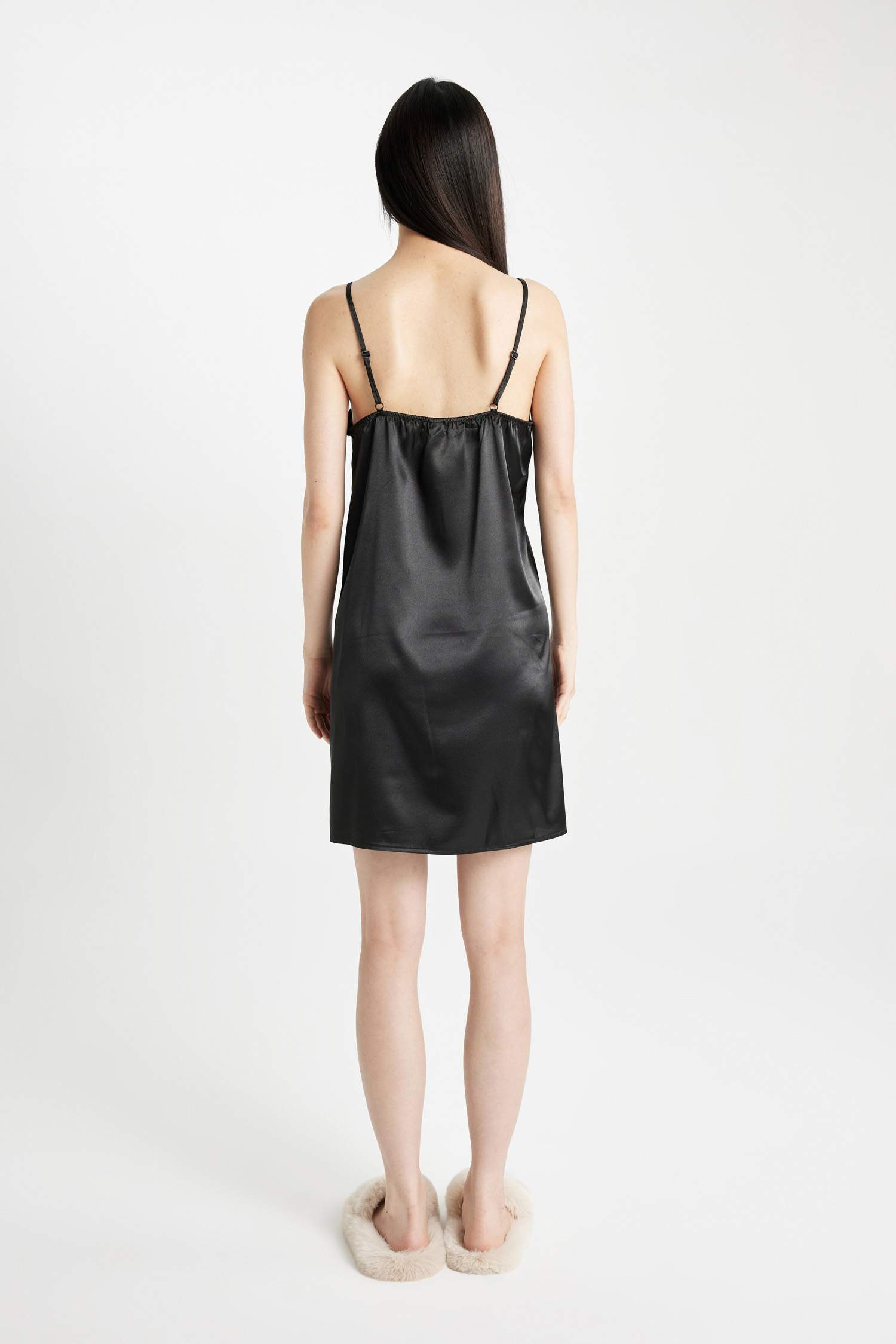 Regular Fit V Yaka Saten Askılı Gecelik-Fall in Love