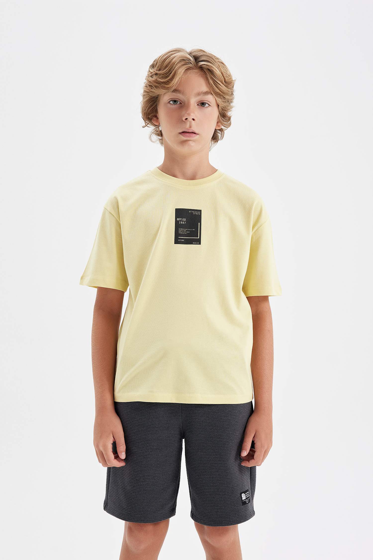 تيشيرت نص كم اولادي اوفر سايز برقبة مستديرة