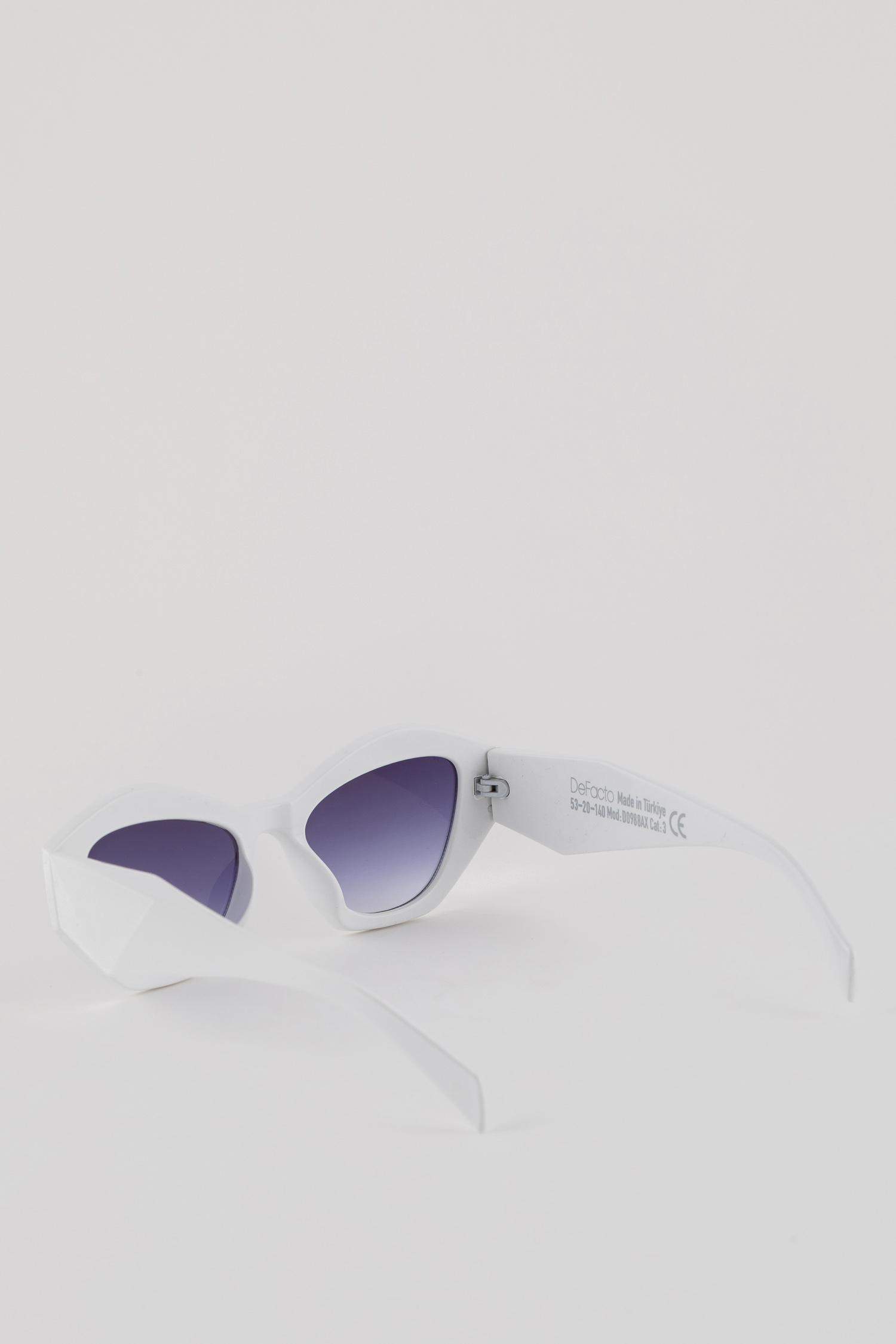 نظارة شمسية نسائية على شكل عين القطة