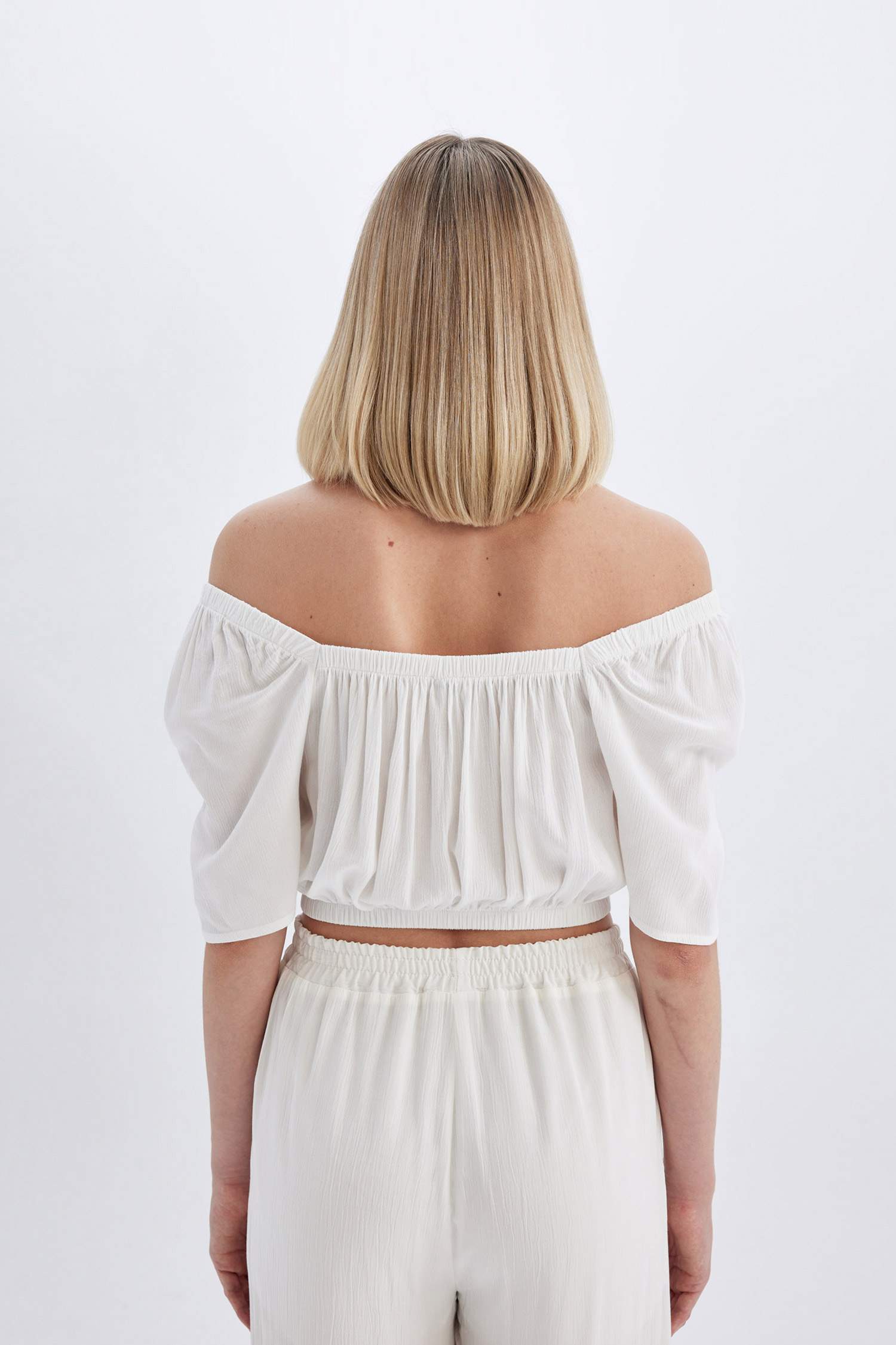 Blouse en Viscose coupe régulière à Manches Courtes à Col Carré