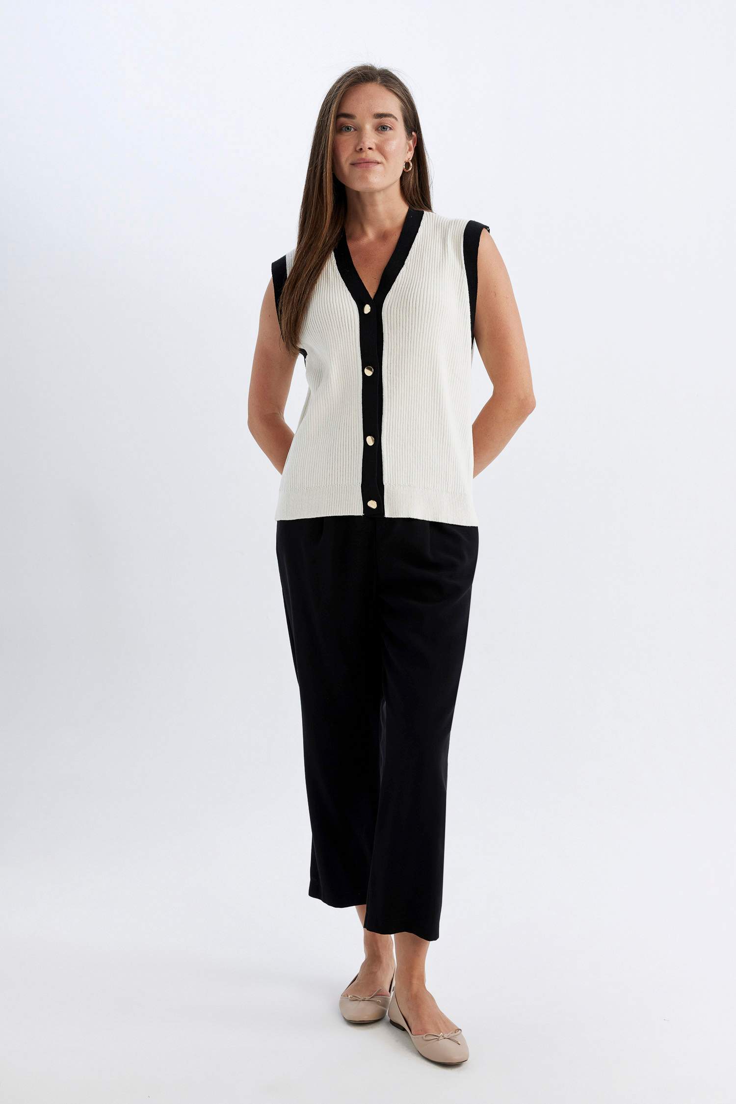 Regular Fit V Yaka Düğmeli Klasik Triko Yelek