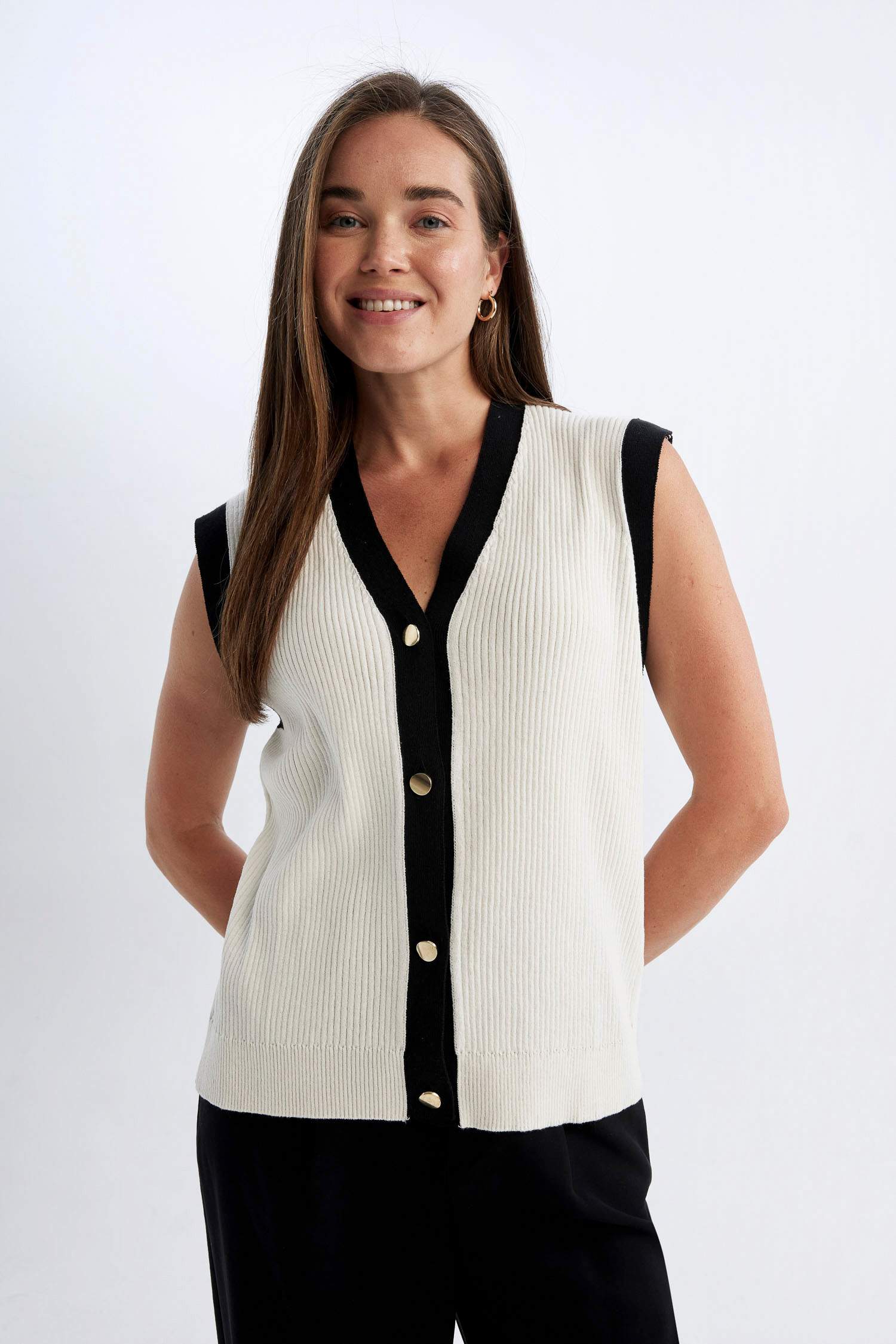 Regular Fit V Yaka Düğmeli Klasik Triko Yelek