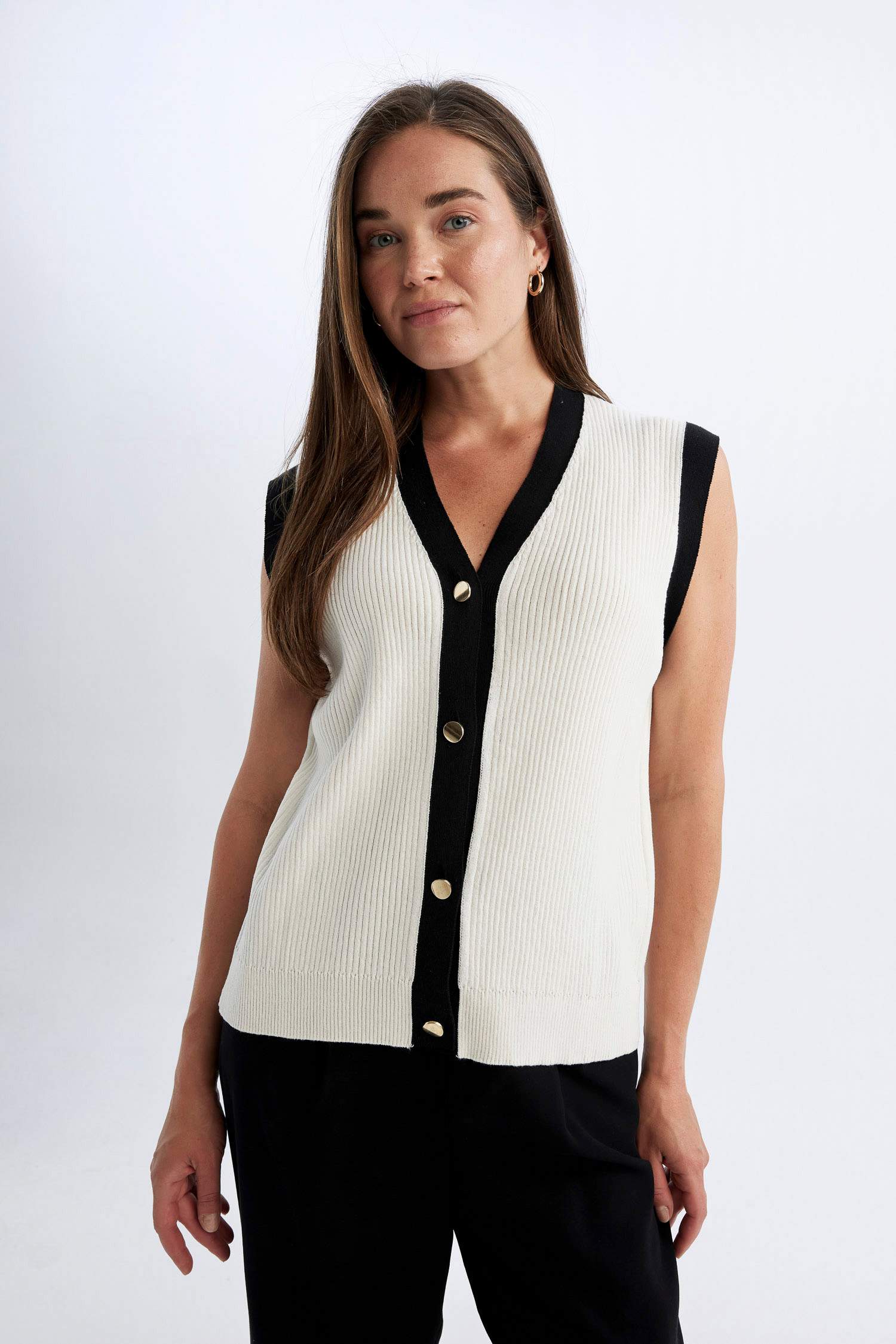 Regular Fit V Yaka Düğmeli Klasik Triko Yelek