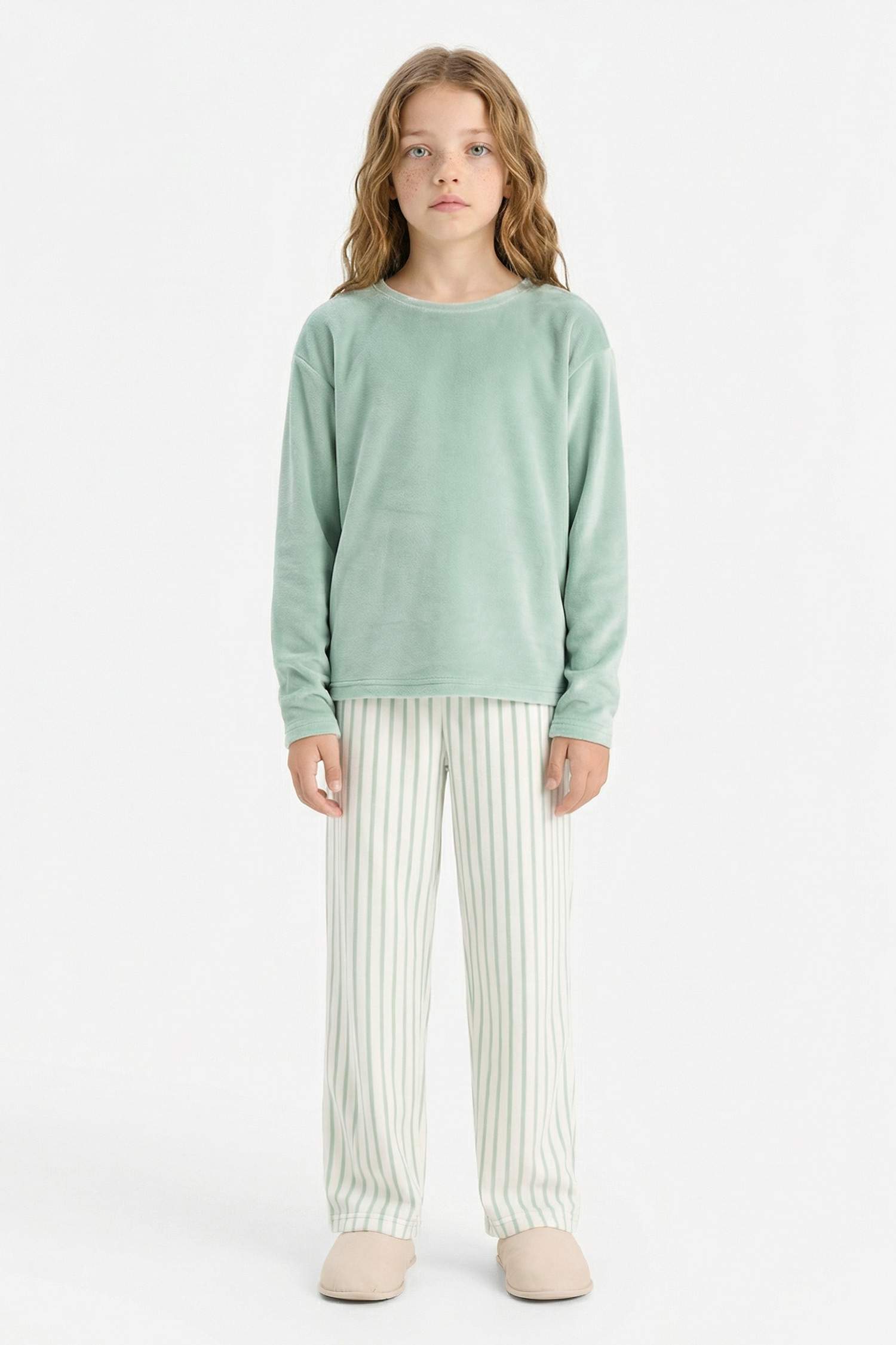 Kız Çocuk Pijama Takımı Polar Uzun Kollu Üst Çizgili Uzun Alt