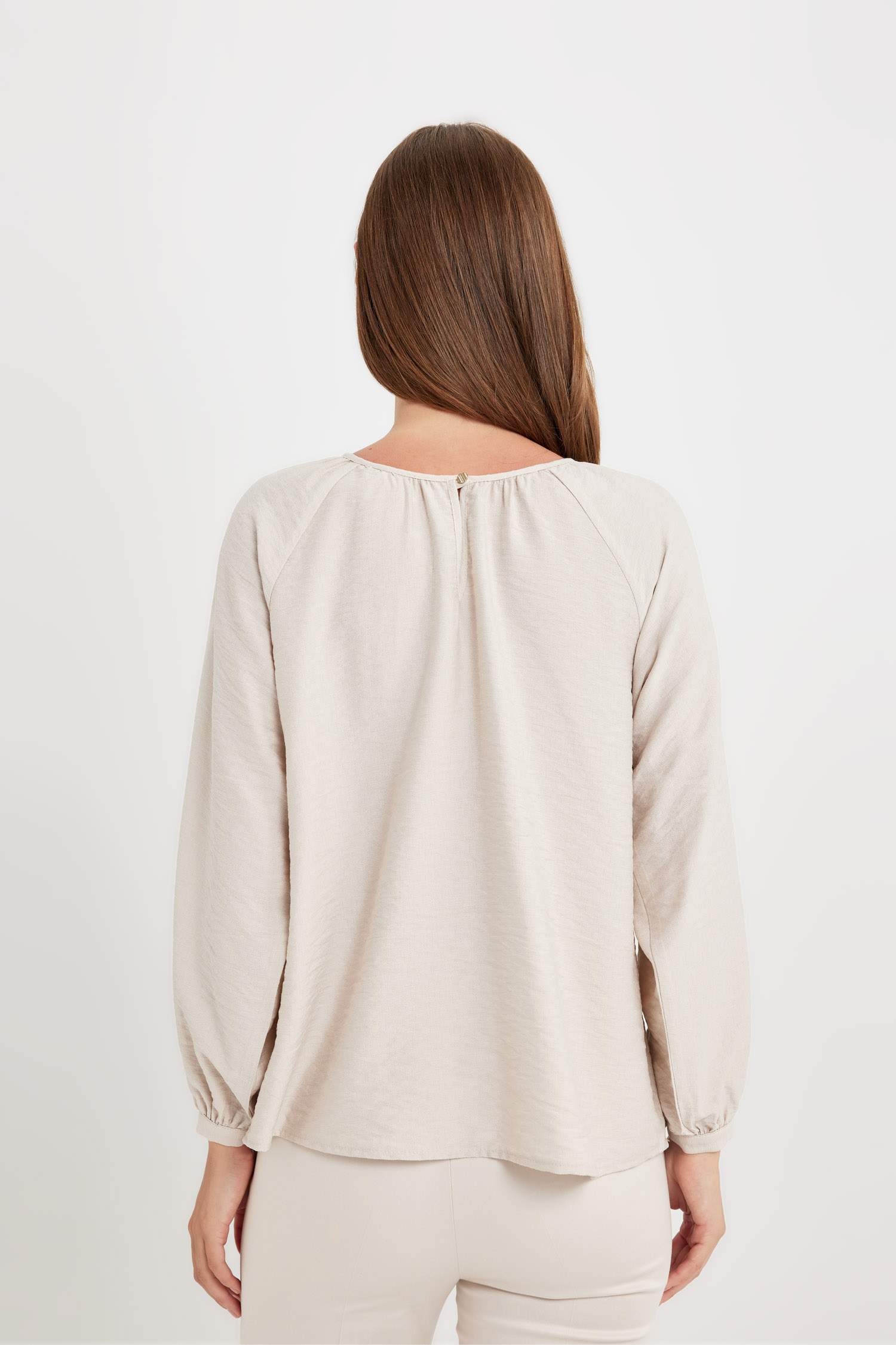 بلوزة كم طويل برقبة مستديرة