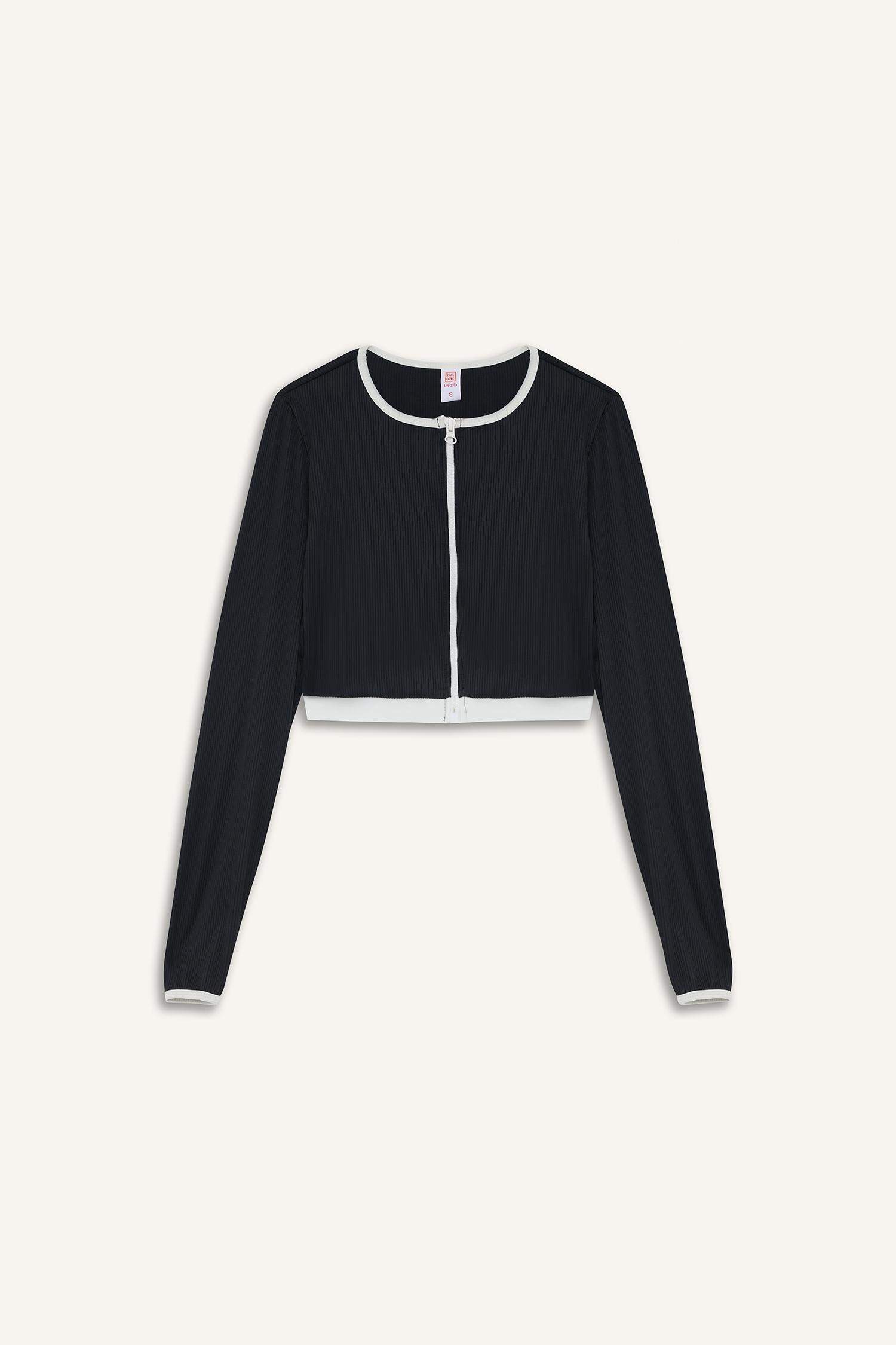 بكيني توب قصة عادية من Fall in Love