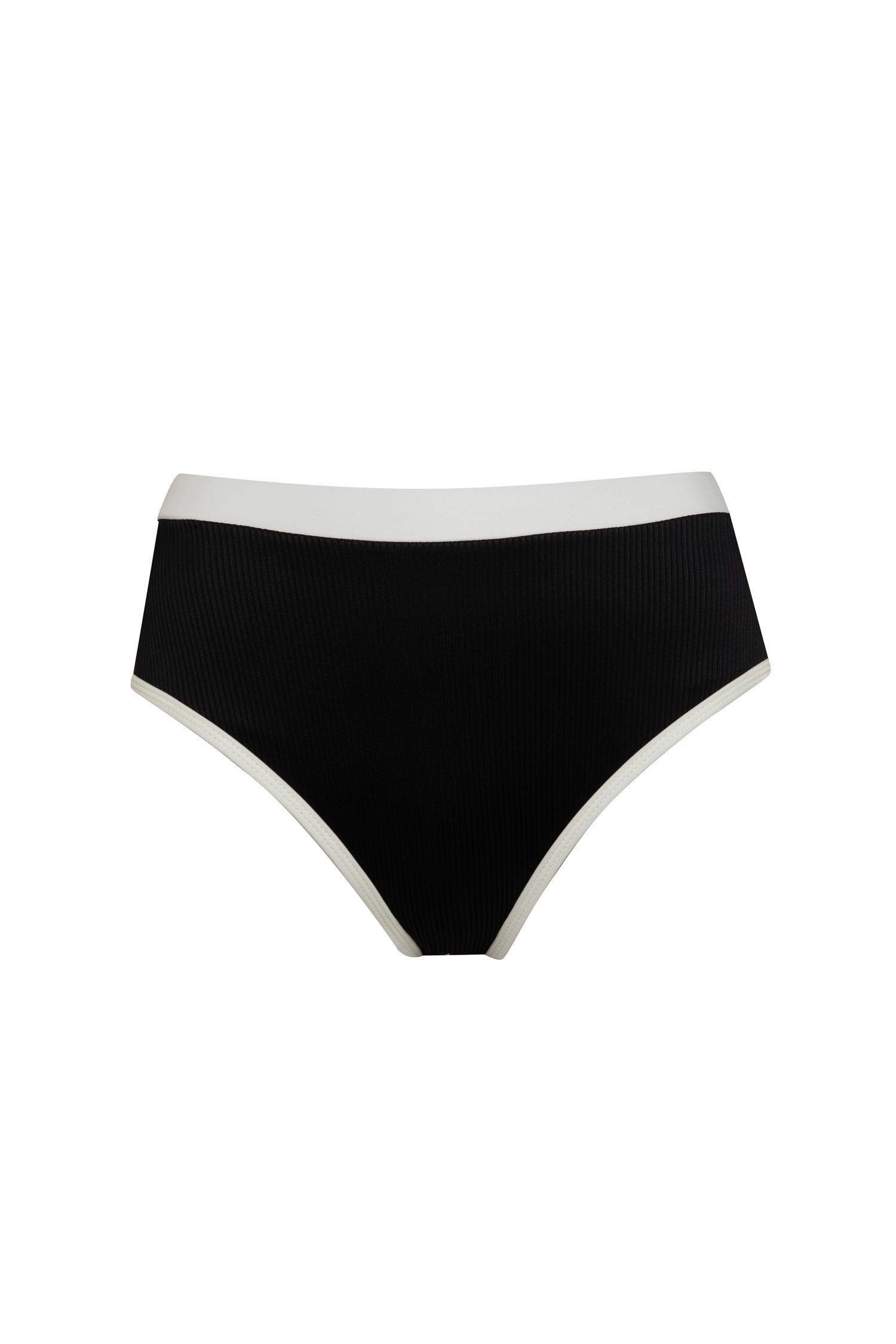 كلوت بكيني قصة عادية من Fall in Love