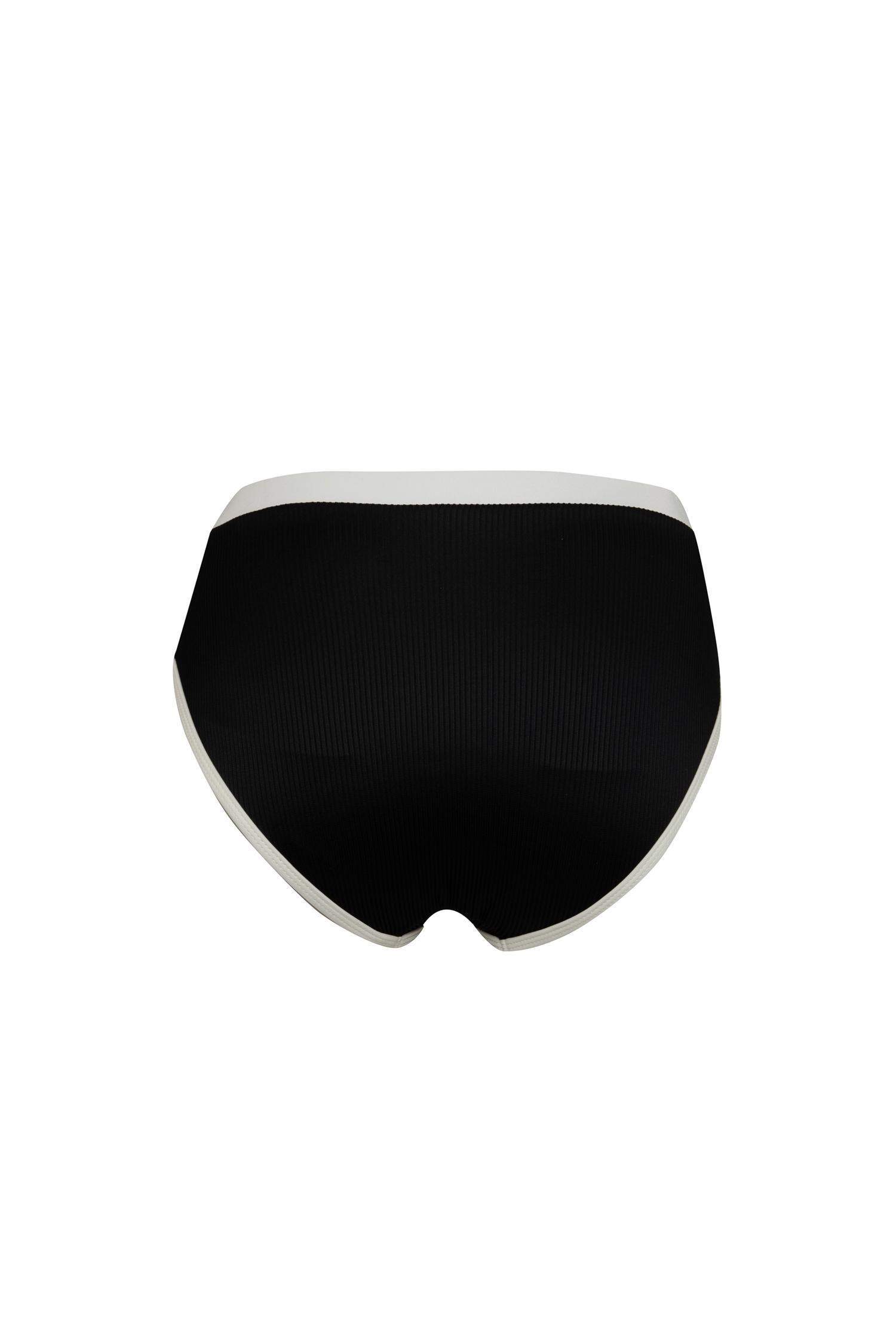 كلوت بكيني قصة عادية من Fall in Love