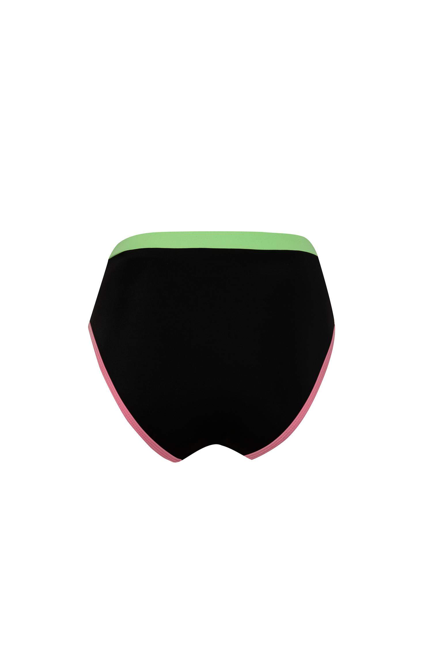 كلوت بيكيني قصة عادية من Fall in Love