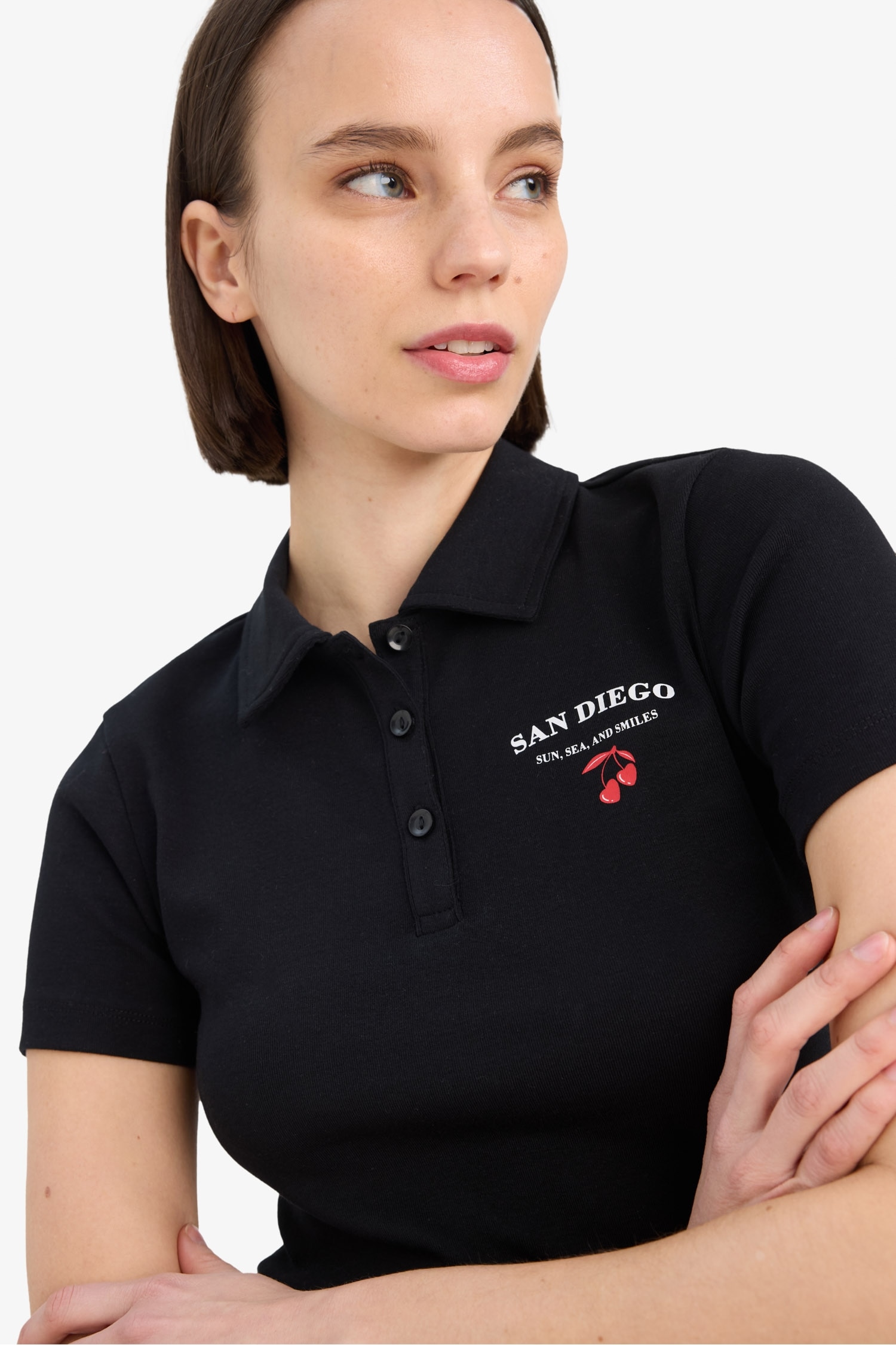 Поло с надписями и ребристым воротником, прилегающая посадка