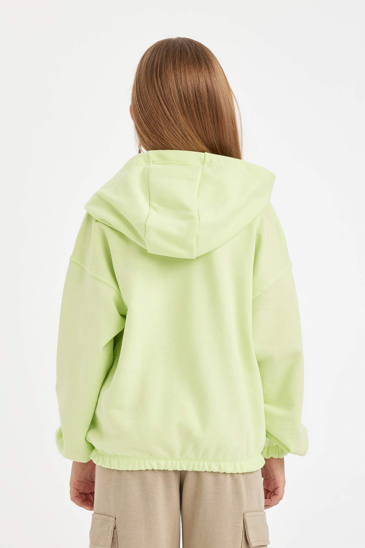 سويت شيرت بناتي بطبعة شعار قصة مريحة بغطاء للرأس