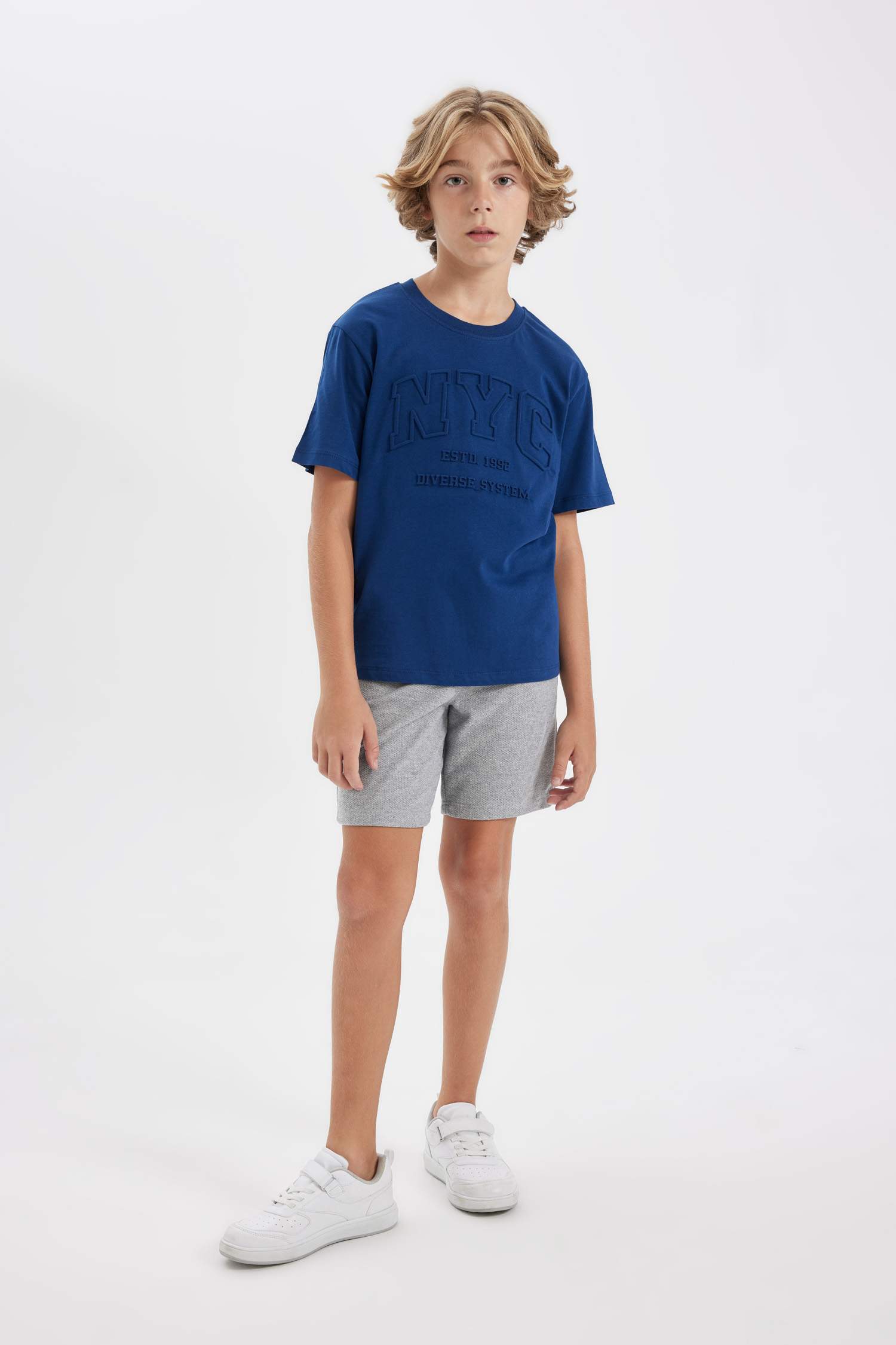 طقم اولادي شورت وتيشيرت قصة عادية - قطعتين