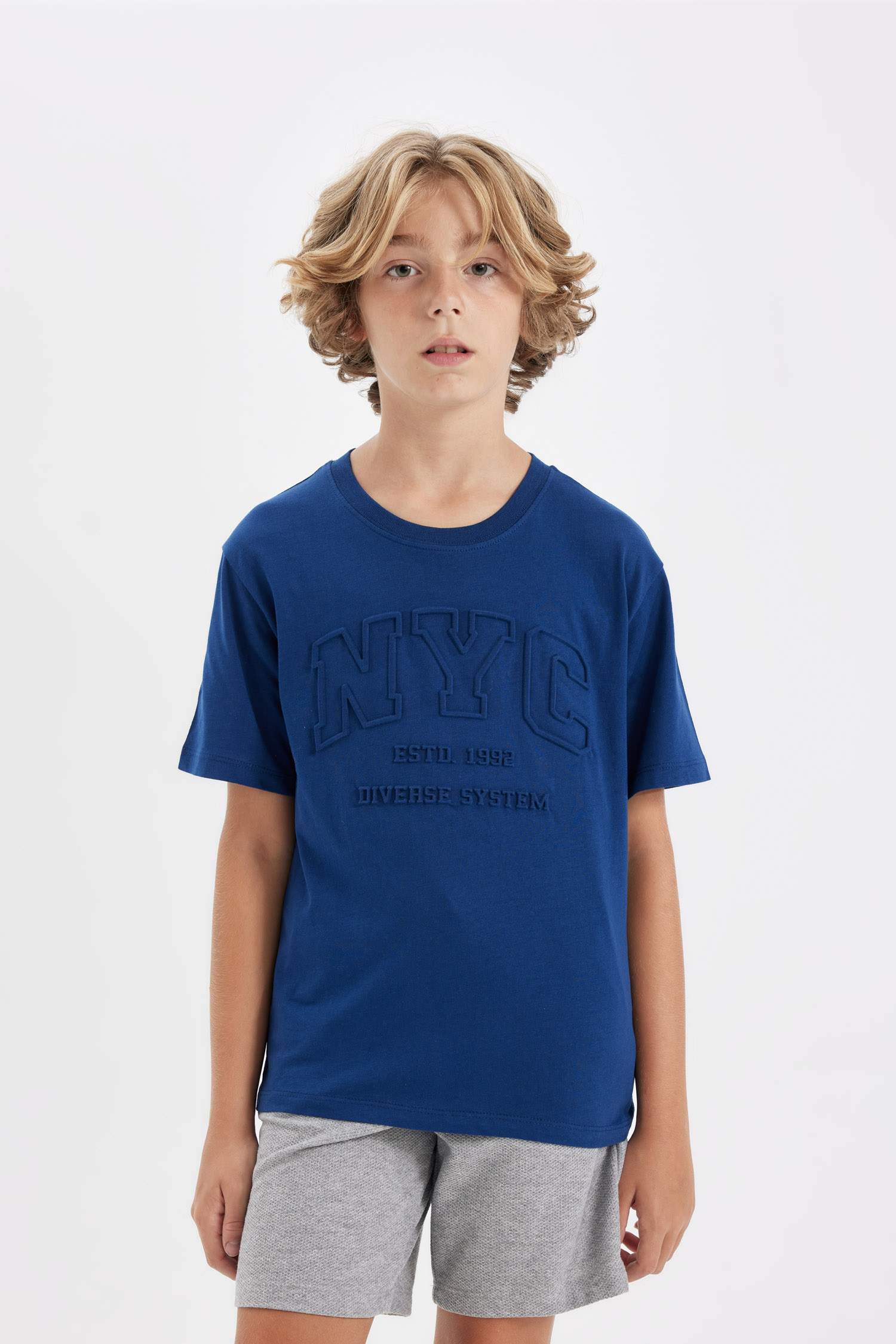 طقم اولادي شورت وتيشيرت قصة عادية - قطعتين