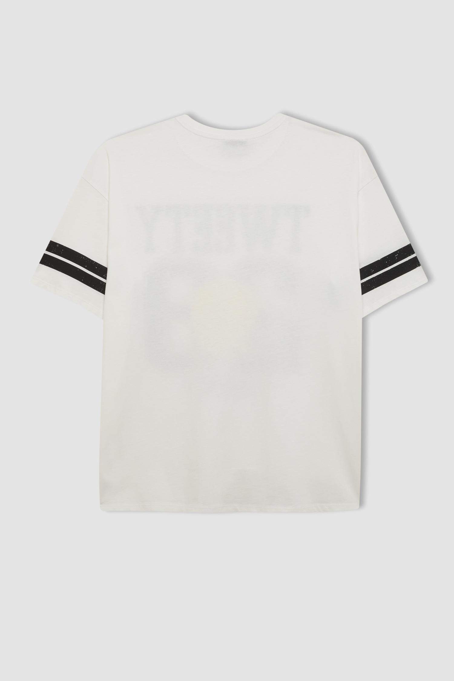 Looney Tunes Oversize Fit Crew Neck Short Sleeve T-Shirt