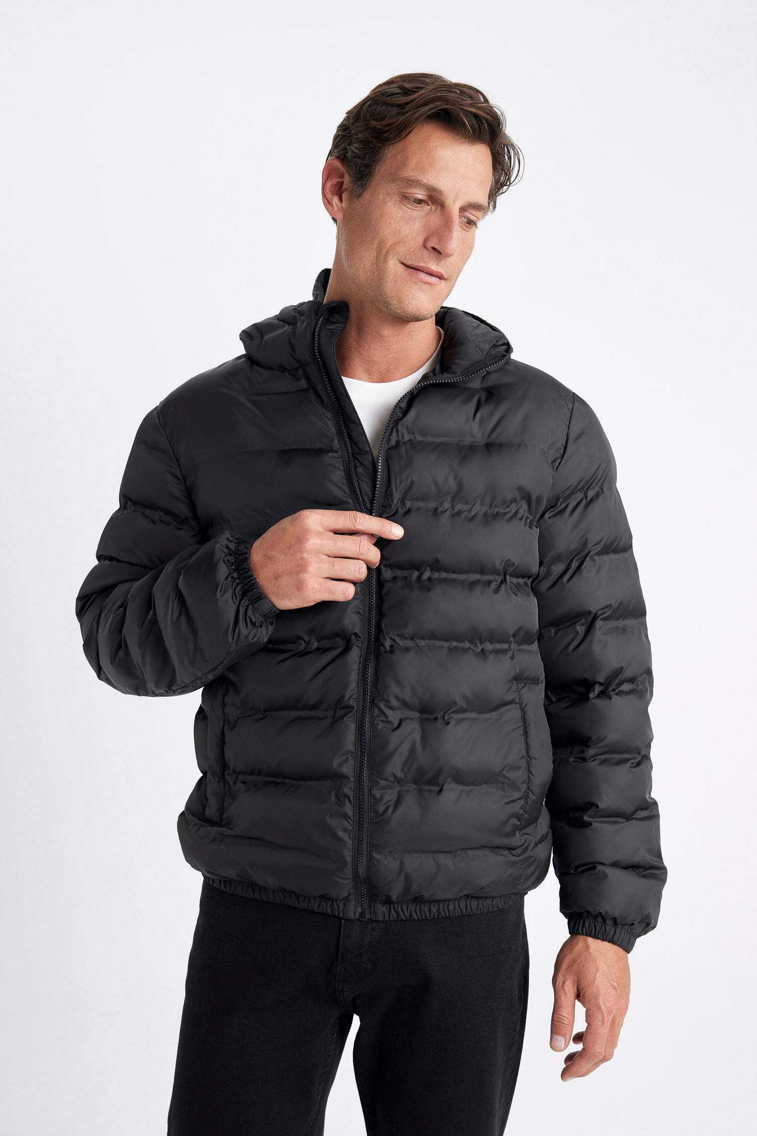 Su İtici Rüzgar Geçirmez Slim Fit Dar Kesim Astarlı Kapüşonlu Fermuarlı Cepli Kışlık Şişme Mont