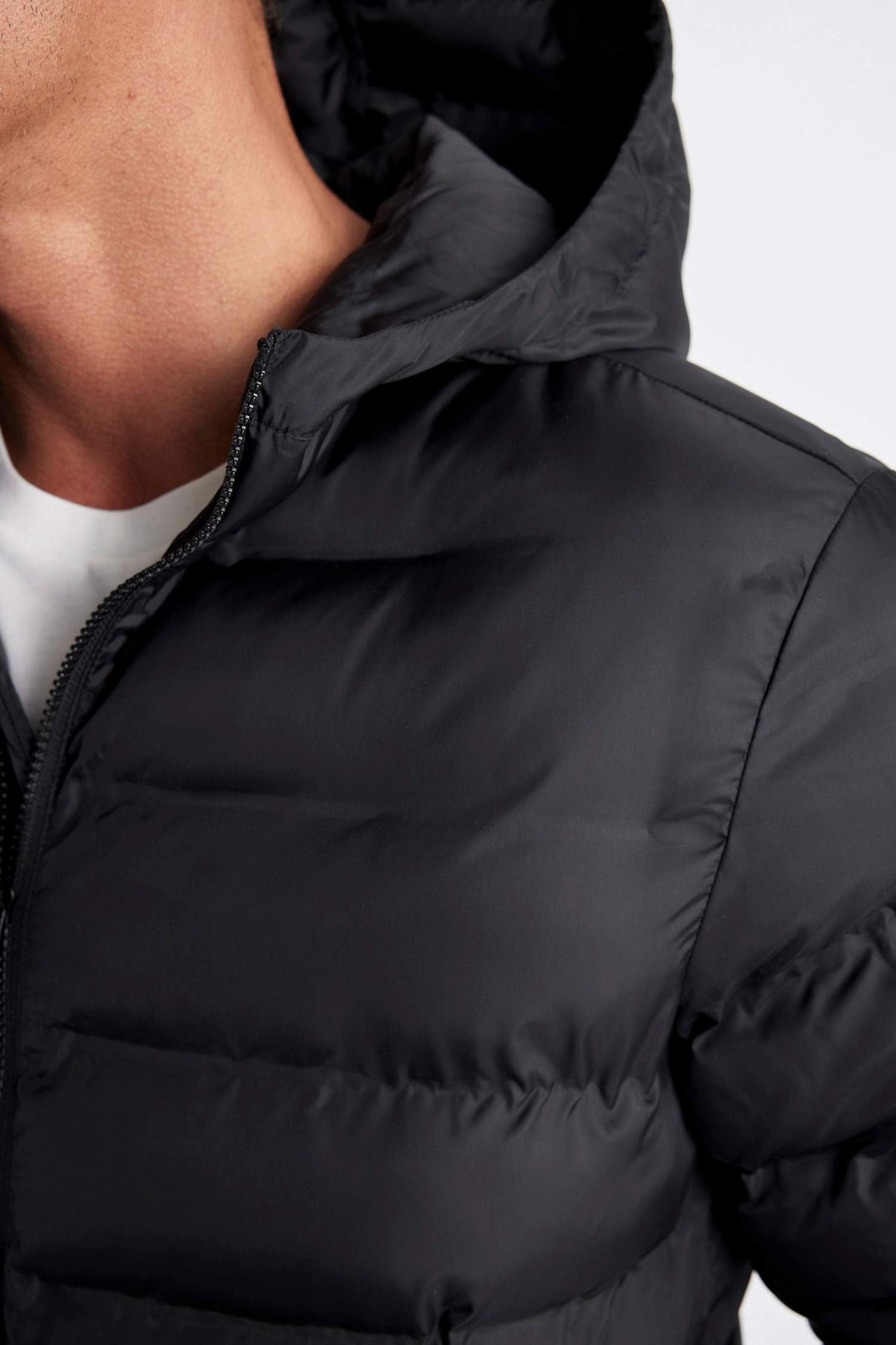 Su İtici Rüzgar Geçirmez Slim Fit Dar Kesim Astarlı Kapüşonlu Fermuarlı Cepli Kışlık Şişme Mont