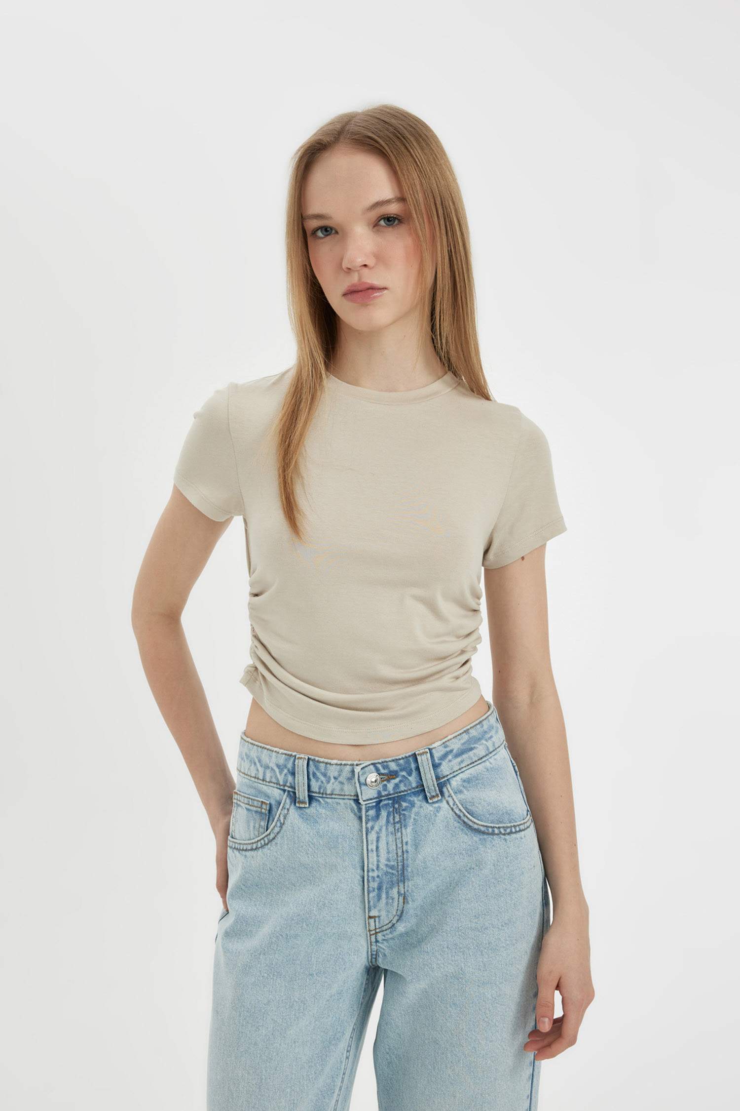 T-shirt slim à col rond en modal et à manches courtes