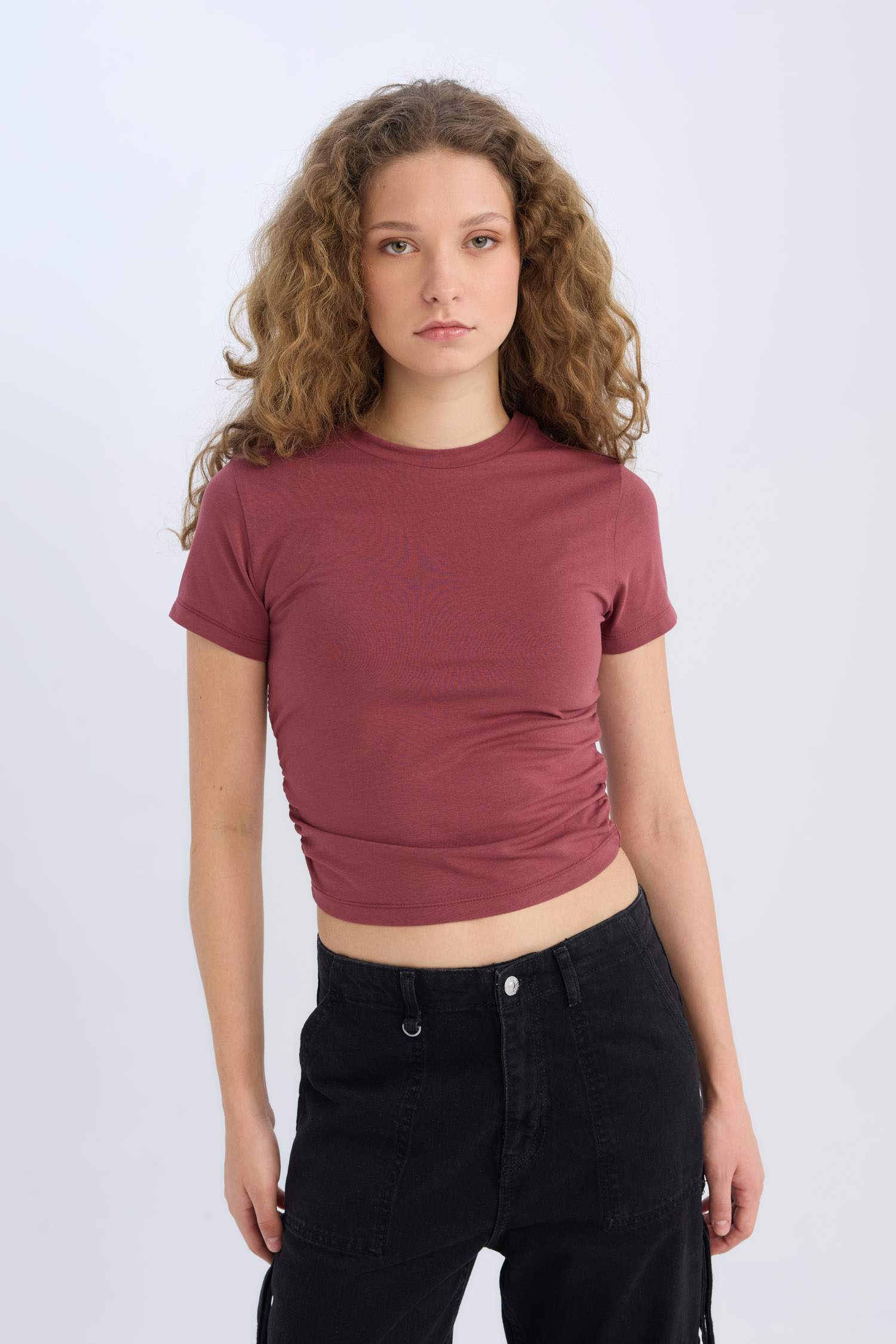 Футболка с круглым вырезом и коротким рукавом