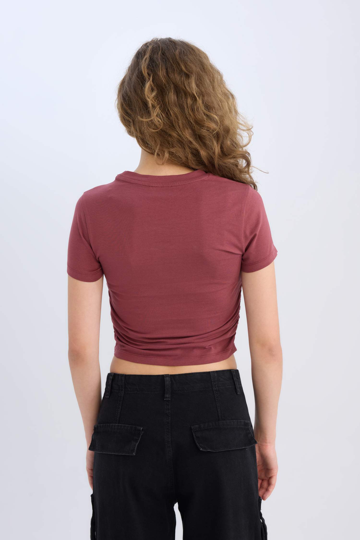 Футболка с круглым вырезом и коротким рукавом